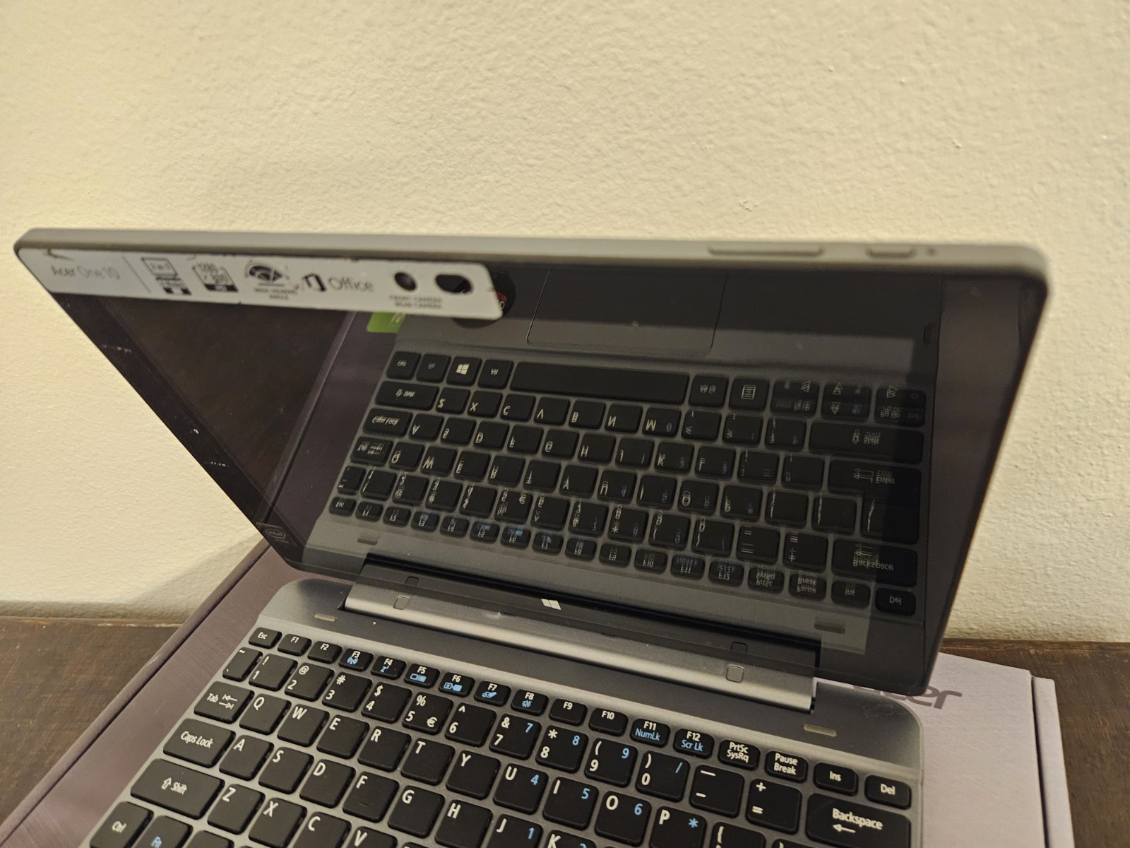 2015 ACER One 10 windows 10 S1002-17FR Dark silver Laptop with box