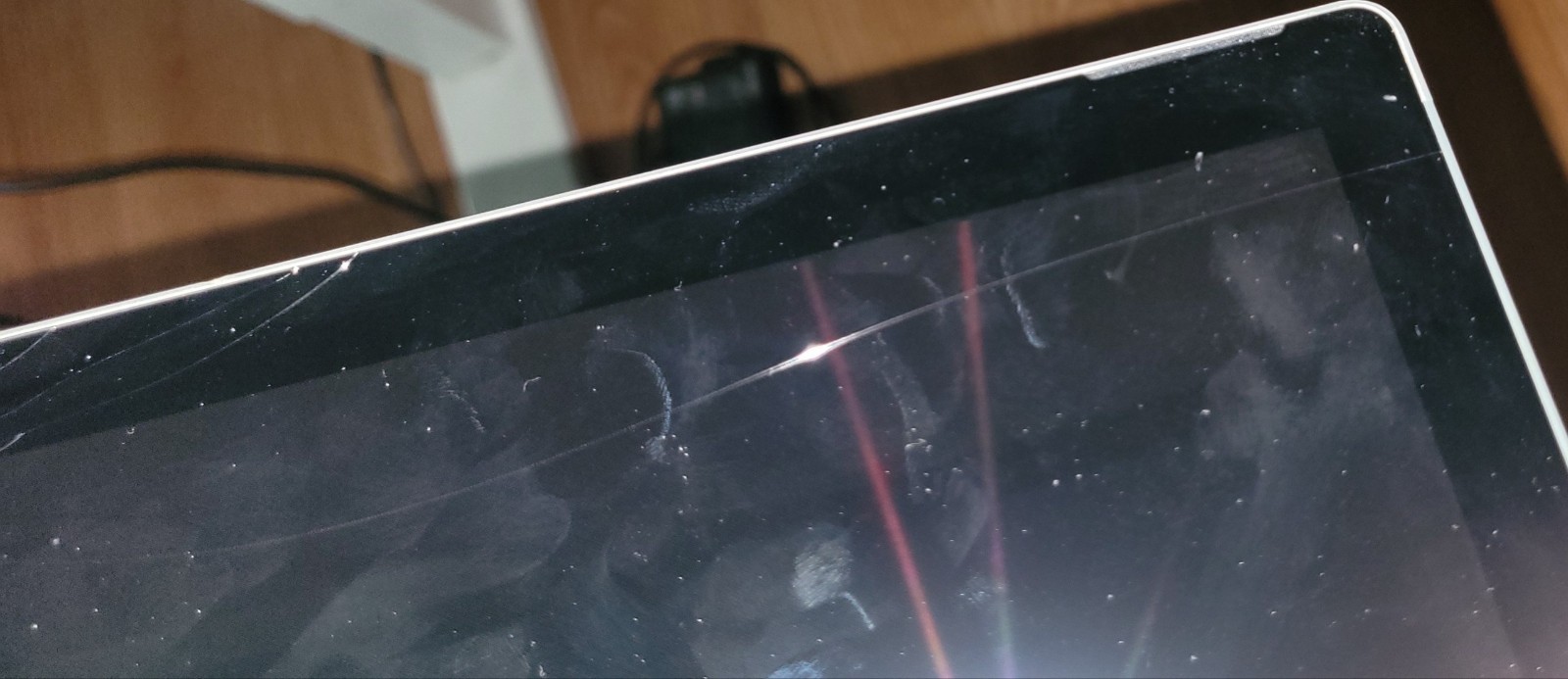 Microsoft Surface Pro 5 128gb (cracked screen on the side), 100% working