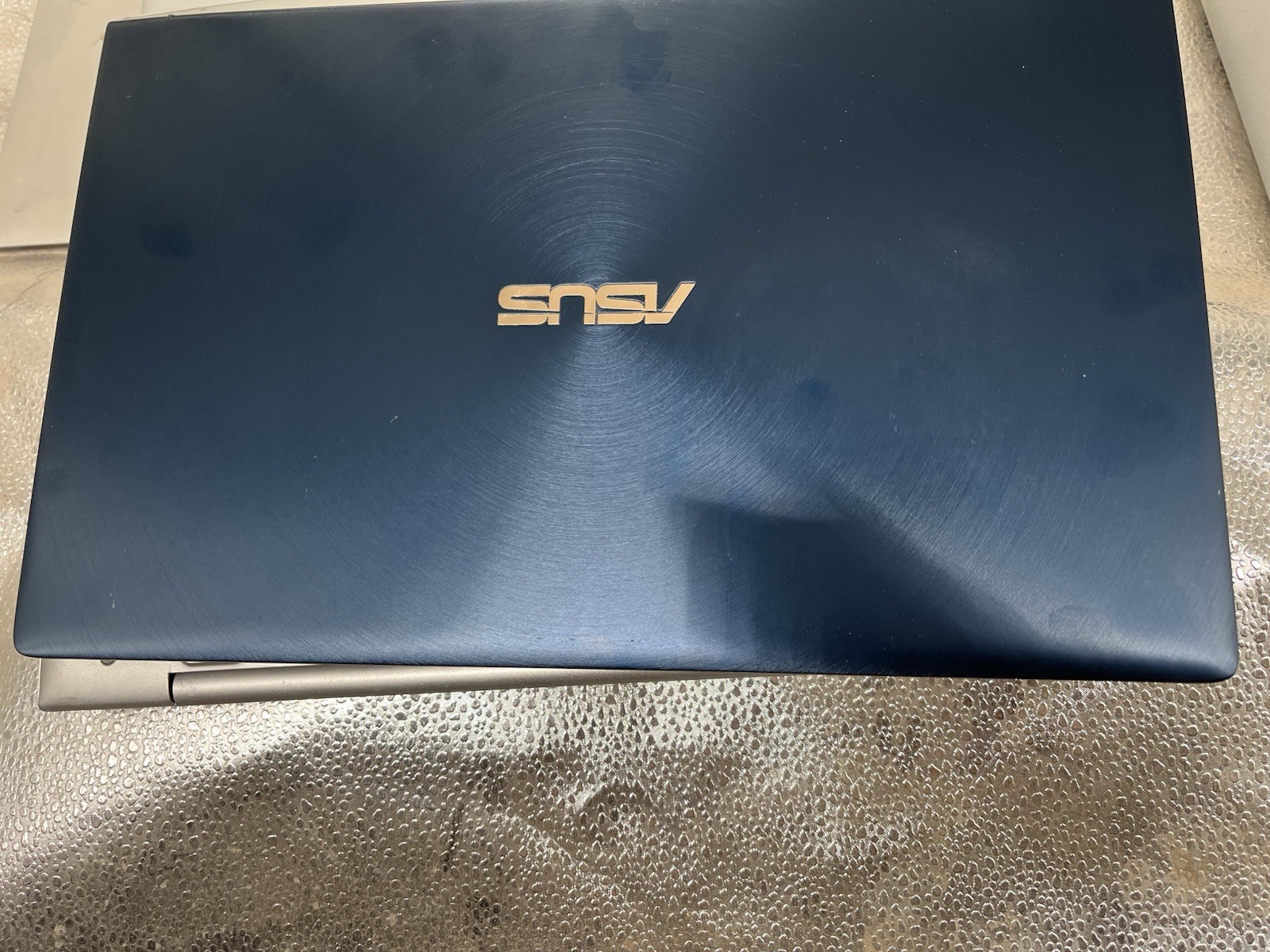 ASUS ZenBook UX433FA 14″ i7-8565U 1.80 GHz 16GB RAM 512GB SSD Windows 11