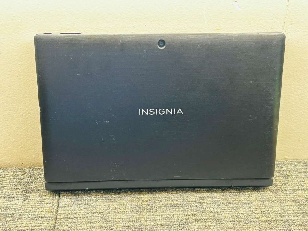 Insignia Flex NS-P11W6100 11.6″ 2-in-1 Tablet Laptop Keyboard Win10 HD – 0759394