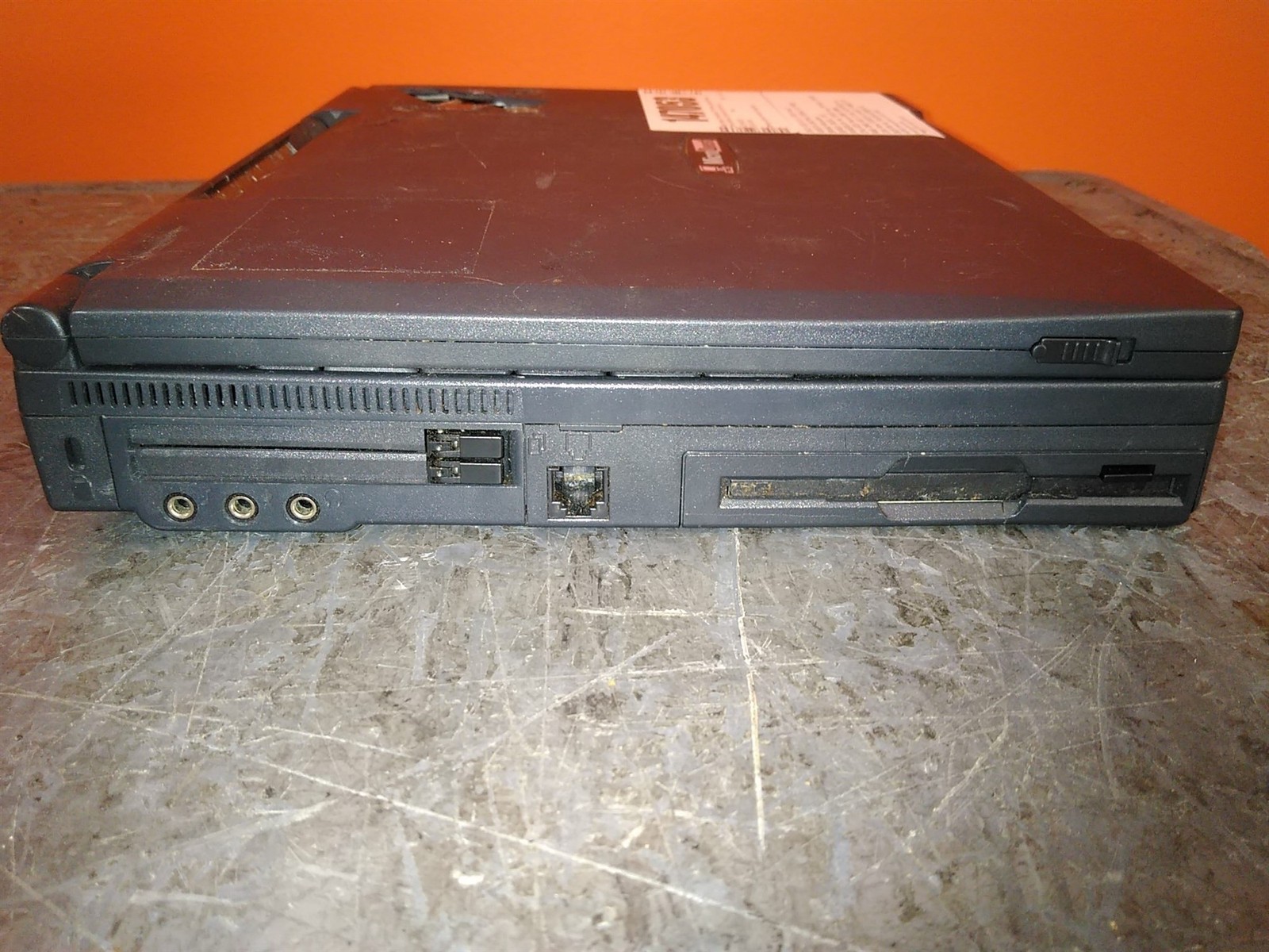 Bad Floppy MicroQuest P79T Retro Laptop Pentium MMX 166MHz 32MB 0HD NO PSU AS-IS