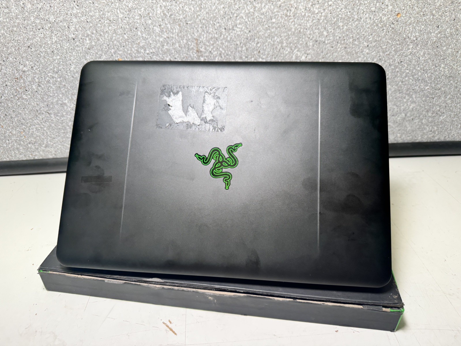 Broken Razer Blade 14 i7-7700HQ 2.8GHz GeForce GTX 1060 Read For parts or repair