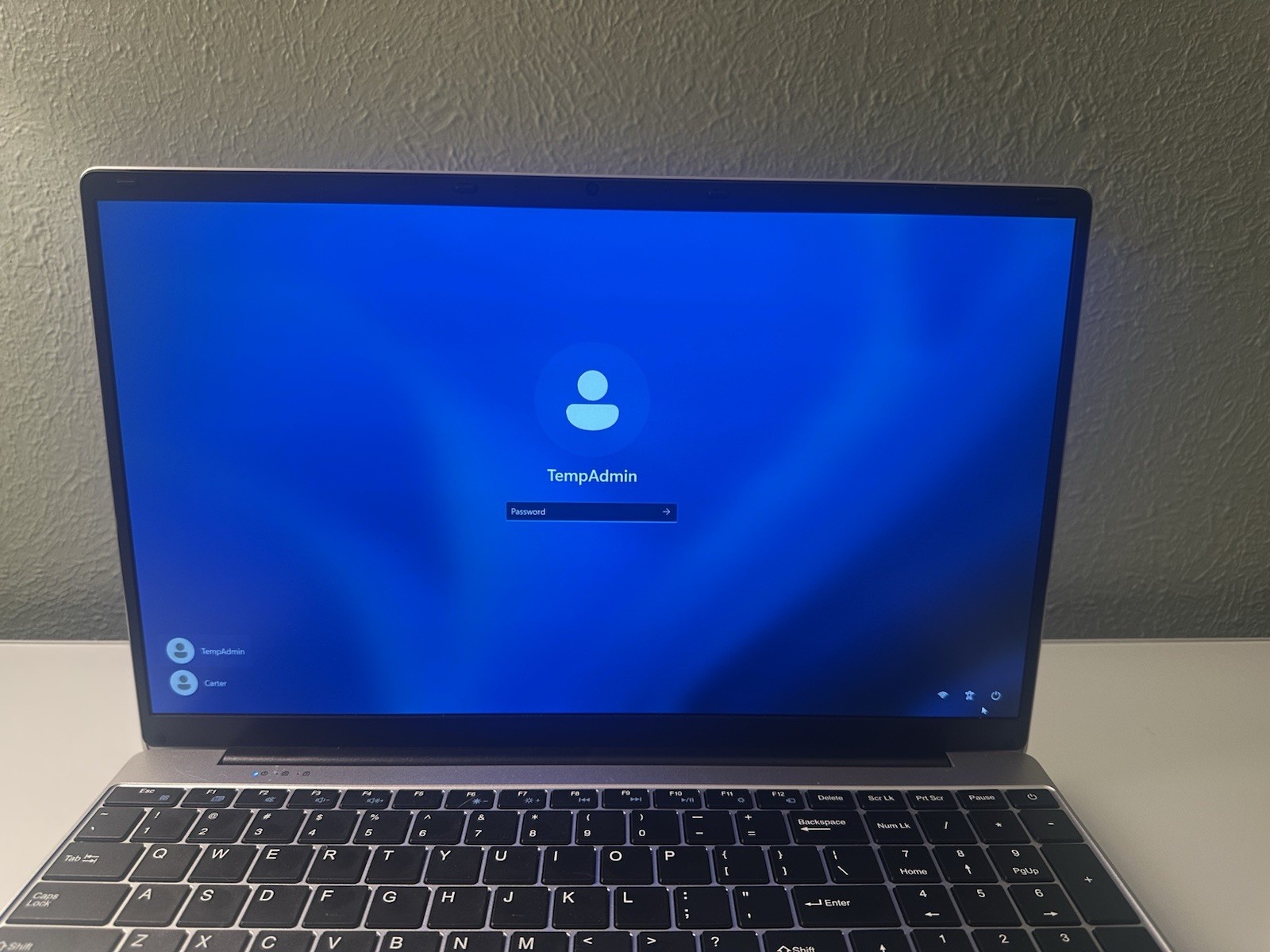 Windows 11 Pro PC, clean, fast. Great for work/gaming. License incl.