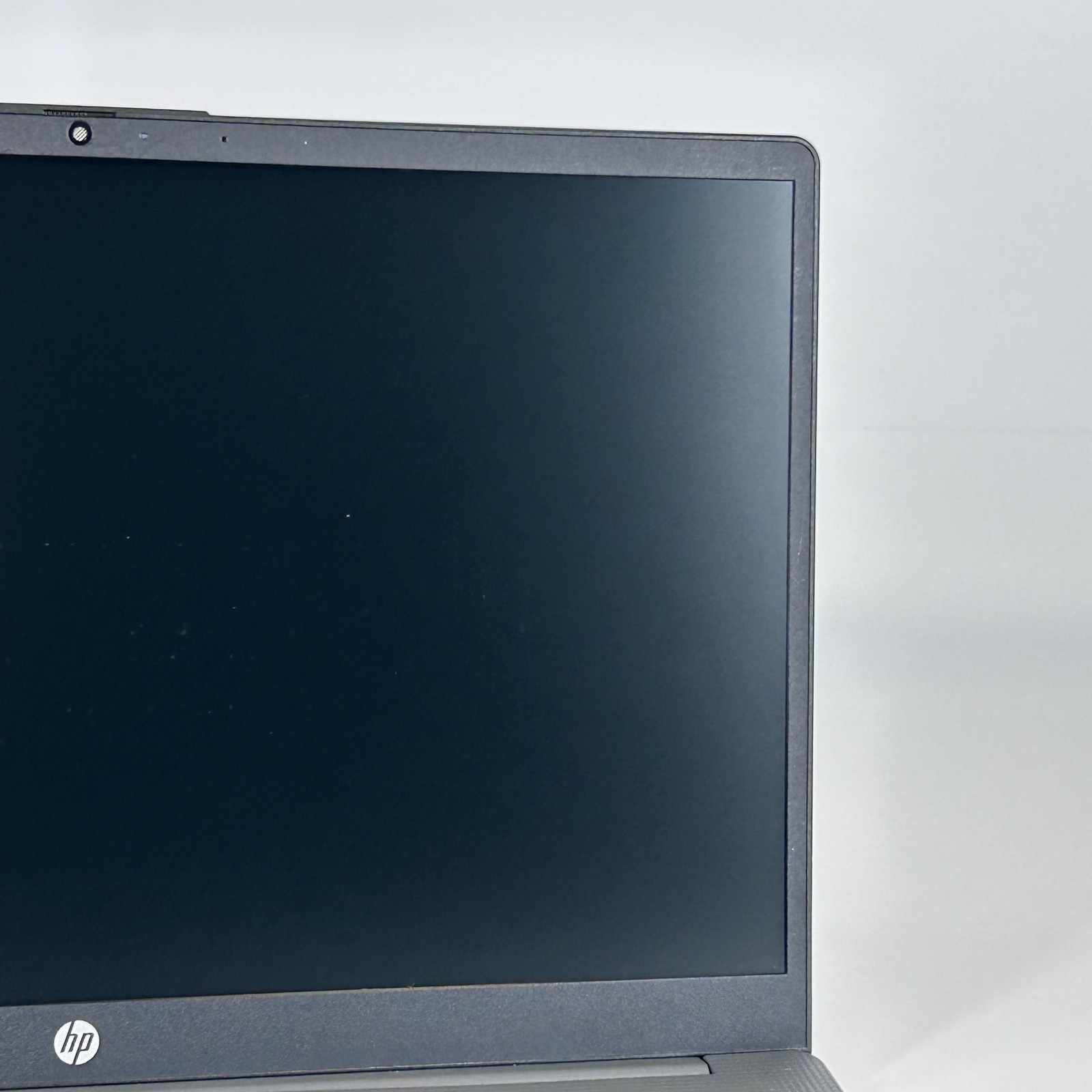 HP 255 G10 15.6 Silver HD 2.0 GHz Ryzen 3 7320U 8GB RAM 256GB SMOKE/HERBAL ODOR