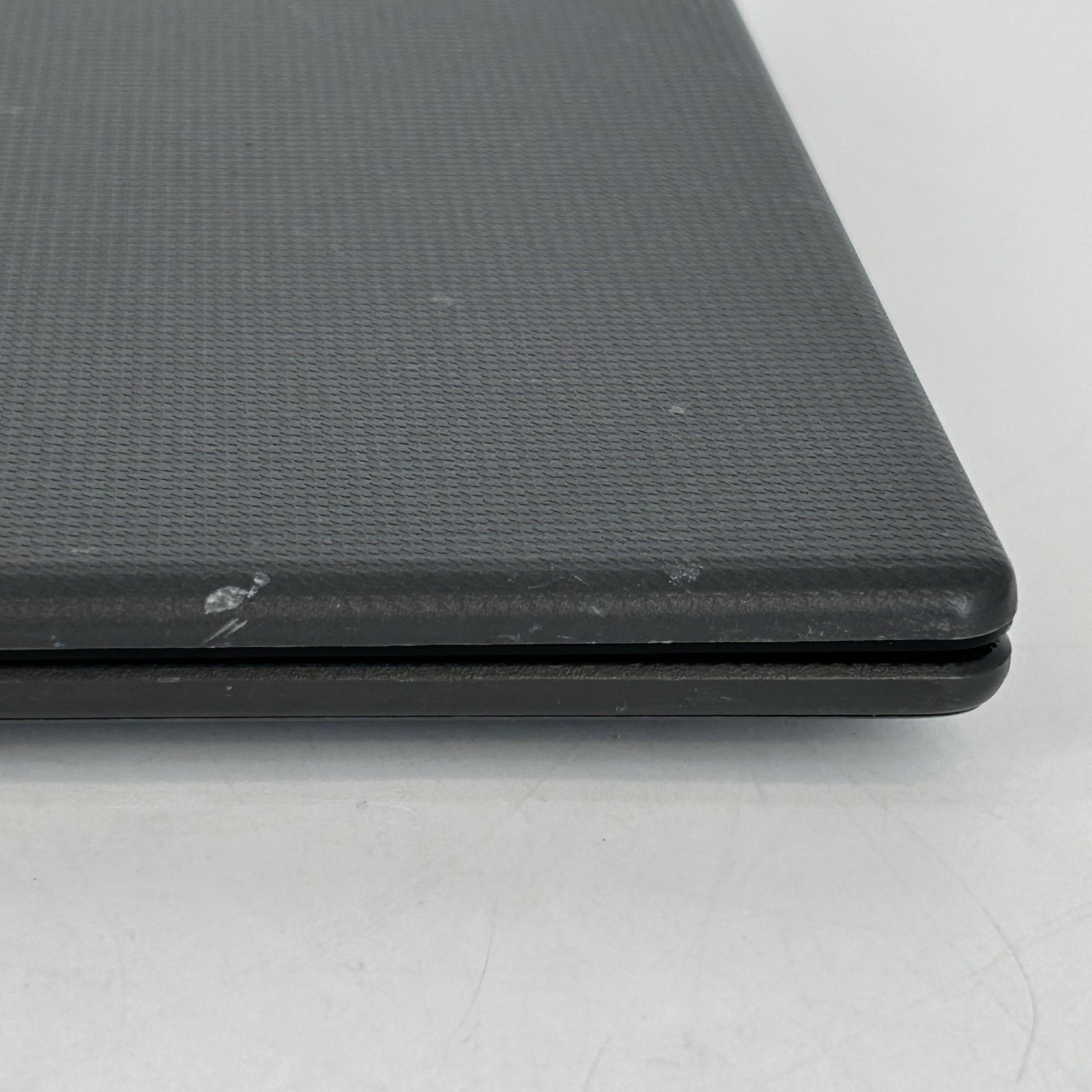 HP 255 G10 15.6 Silver HD 2.0 GHz Ryzen 3 7320U 8GB RAM 256GB SMOKE/HERBAL ODOR
