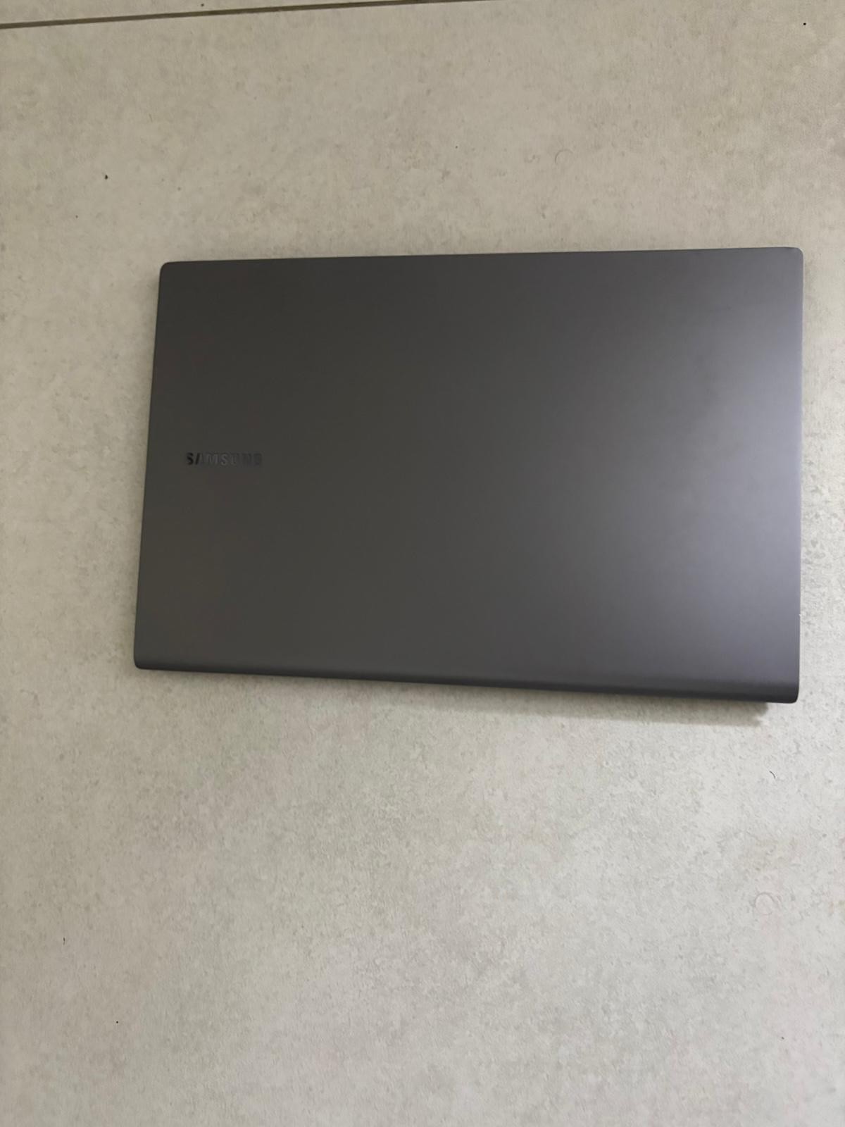 Samsung Galaxy Book S (i5/256GB) – Mercury Gray 12″ Damaged Screen