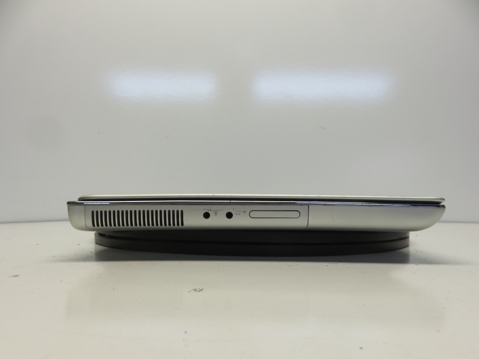 Dell XPS 14Z Intel i5-2450M 2.5GHz 8 GB NO HDD No Batt
