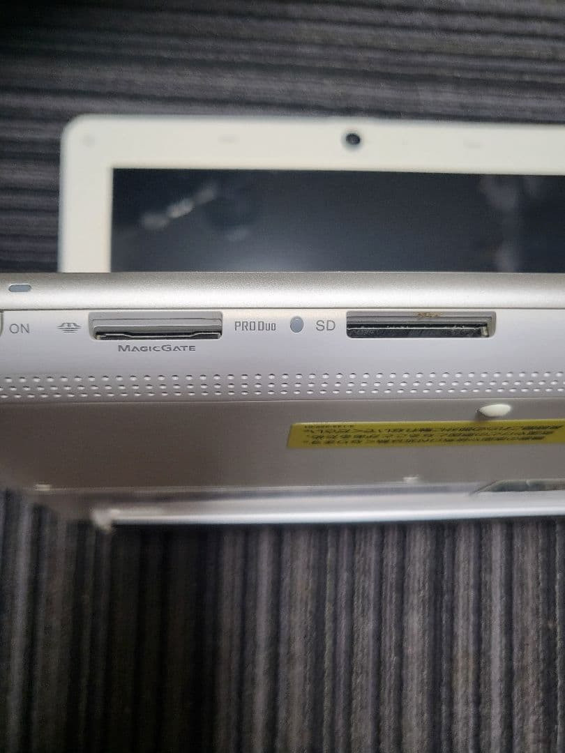 Sony VAIO VPCW119XJ/W Netbook PC White AC Adapter Box Working