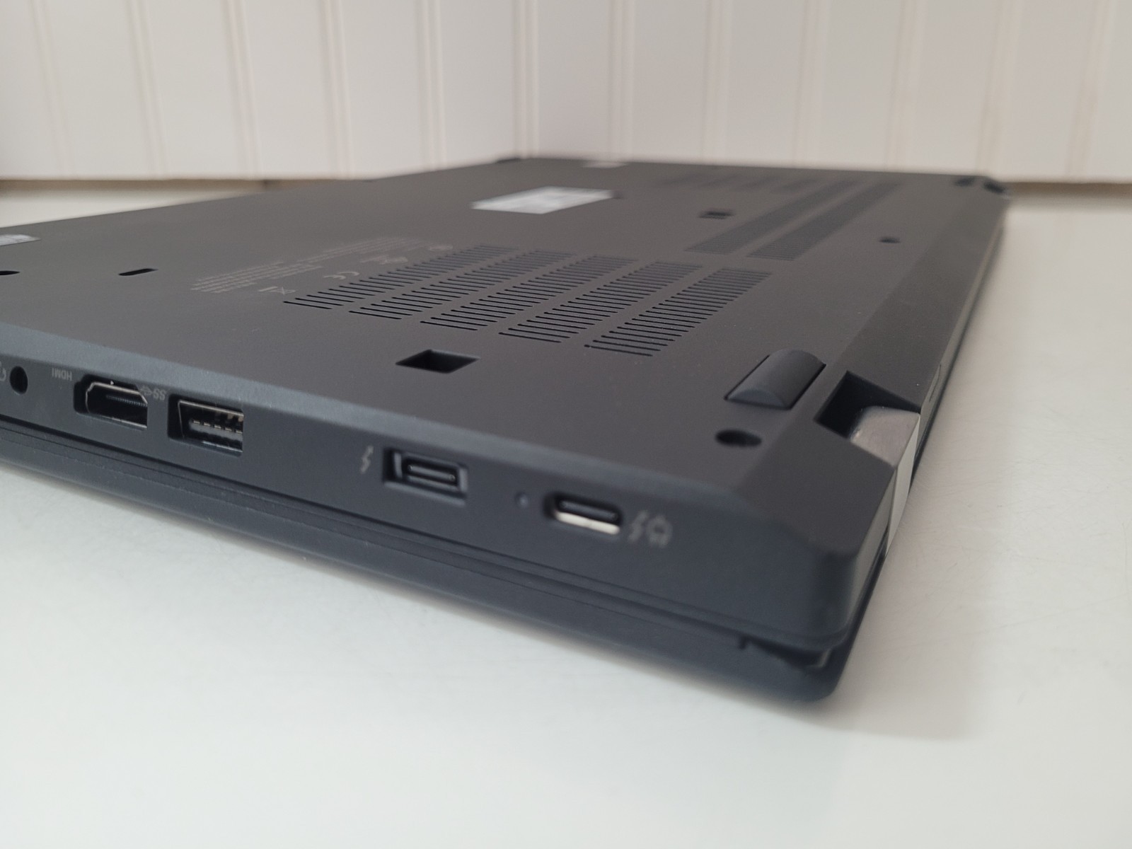 Lenovo ThinkPad P52S Intel Core i7-8550U 1.80Ghz 8GB Ram No SSD 15.6″ Laptop