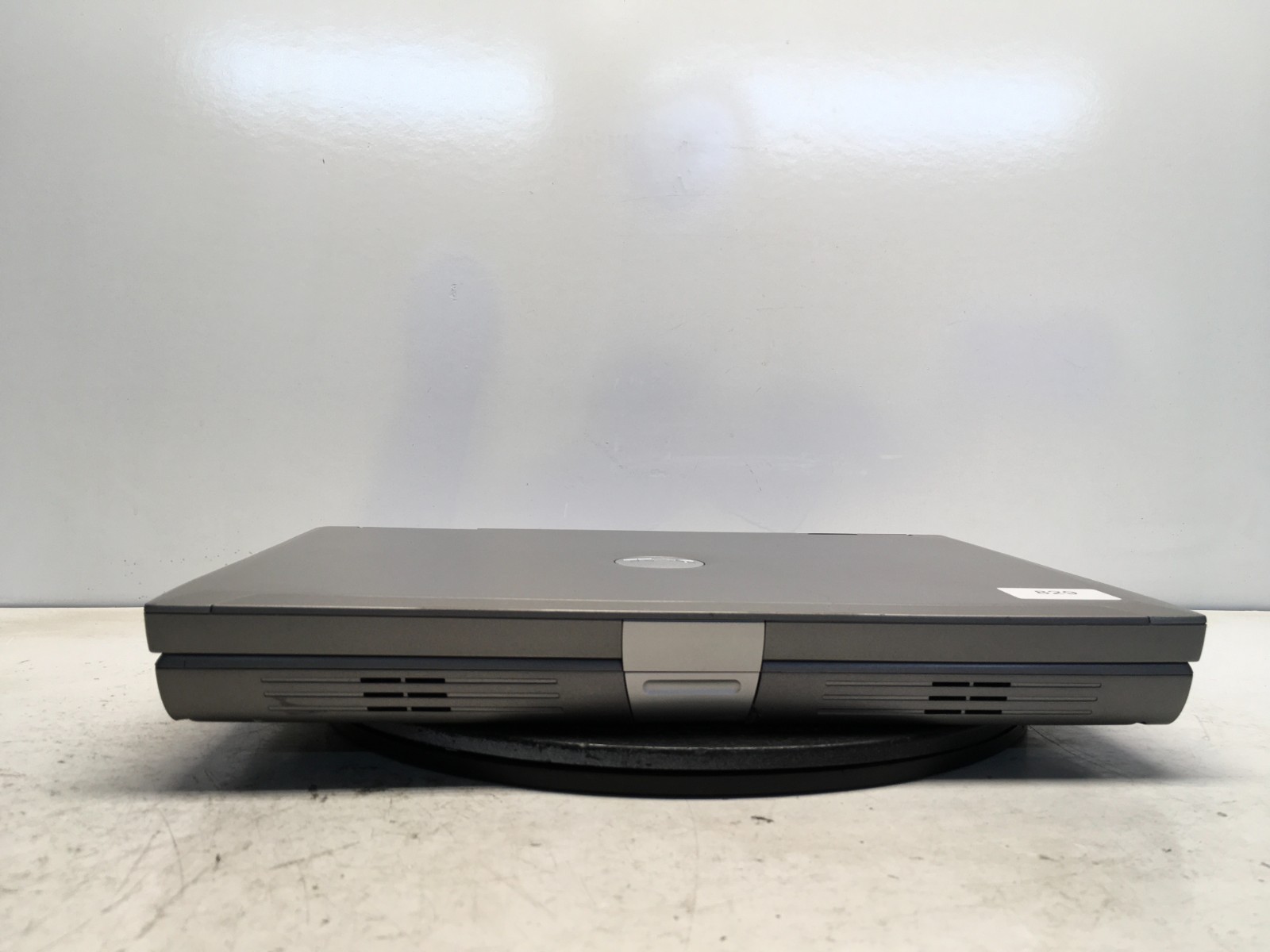 Dell Latitude D810 Intel Pentium M 06D8 1.73GHz 2 GB NO HDD/Battery