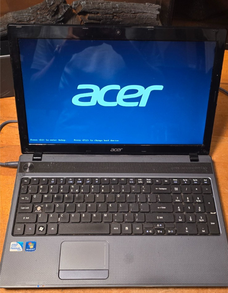 Acer Aspire 5733Z-4851 Intel Pentium P6200 2.13GHz 4 GB