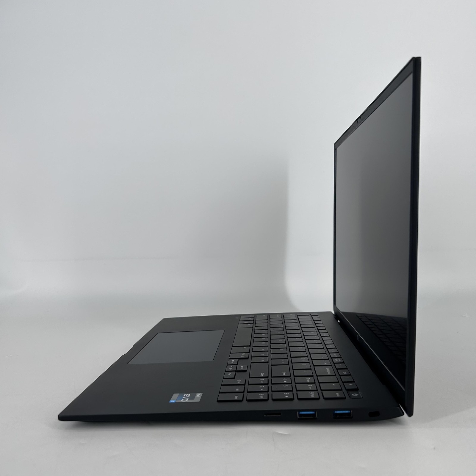 LG Gram 16 Black QHD+ 2.2 GHz i7-1360P 16GB 512GB SSD Very Good