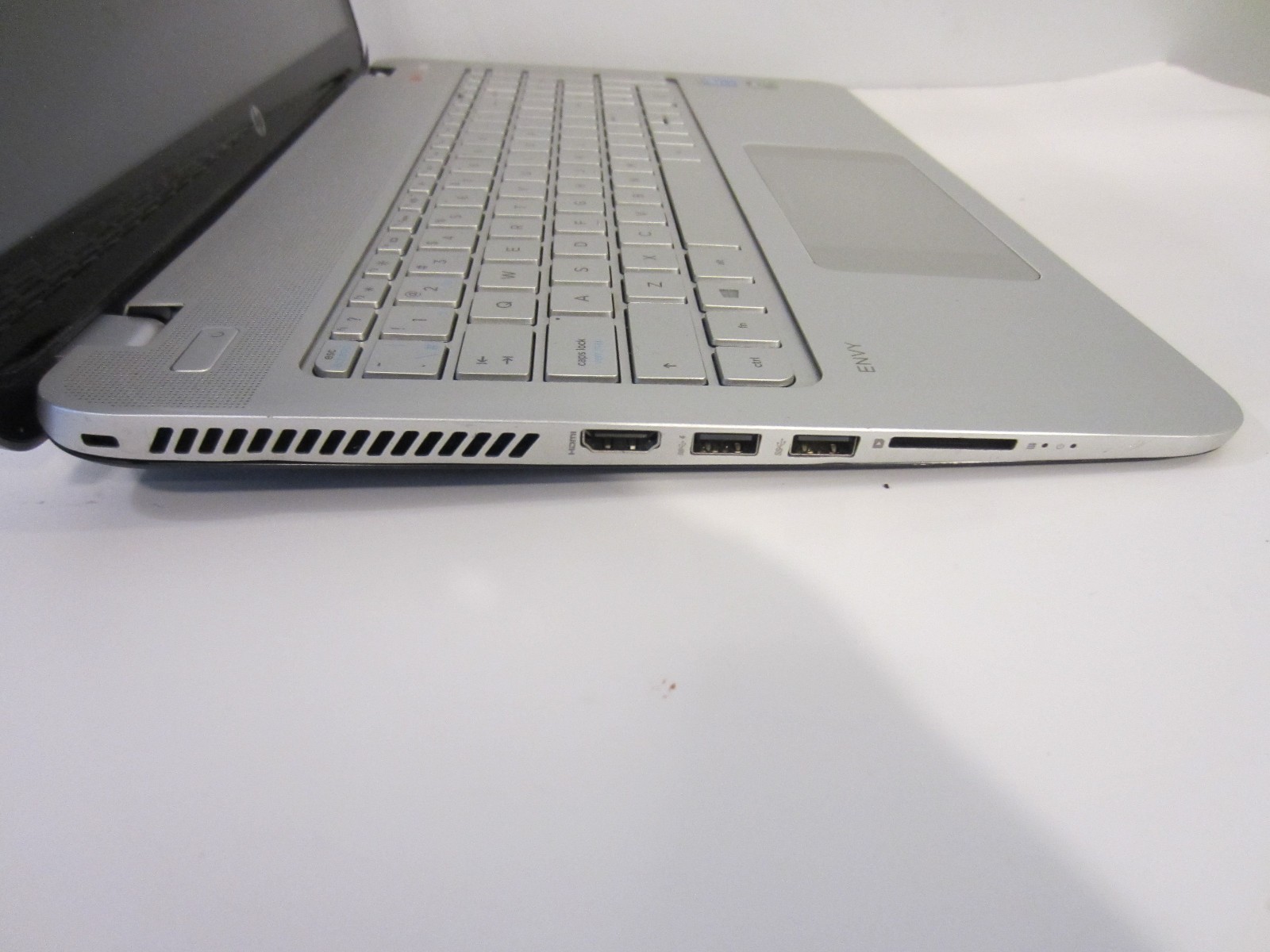 HP ENVY 15-Q178CA 15.6″ Intel i7-4712HQ 2.3GHz NVIDIA GTX 850M Beats AS-IS Parts
