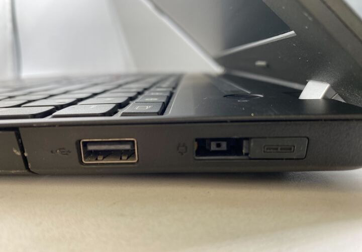 Lenovo ThinkPad E550 15.6″ Intel Core i3-4005U 1.70GHz 8GB RAM 256GB SSD