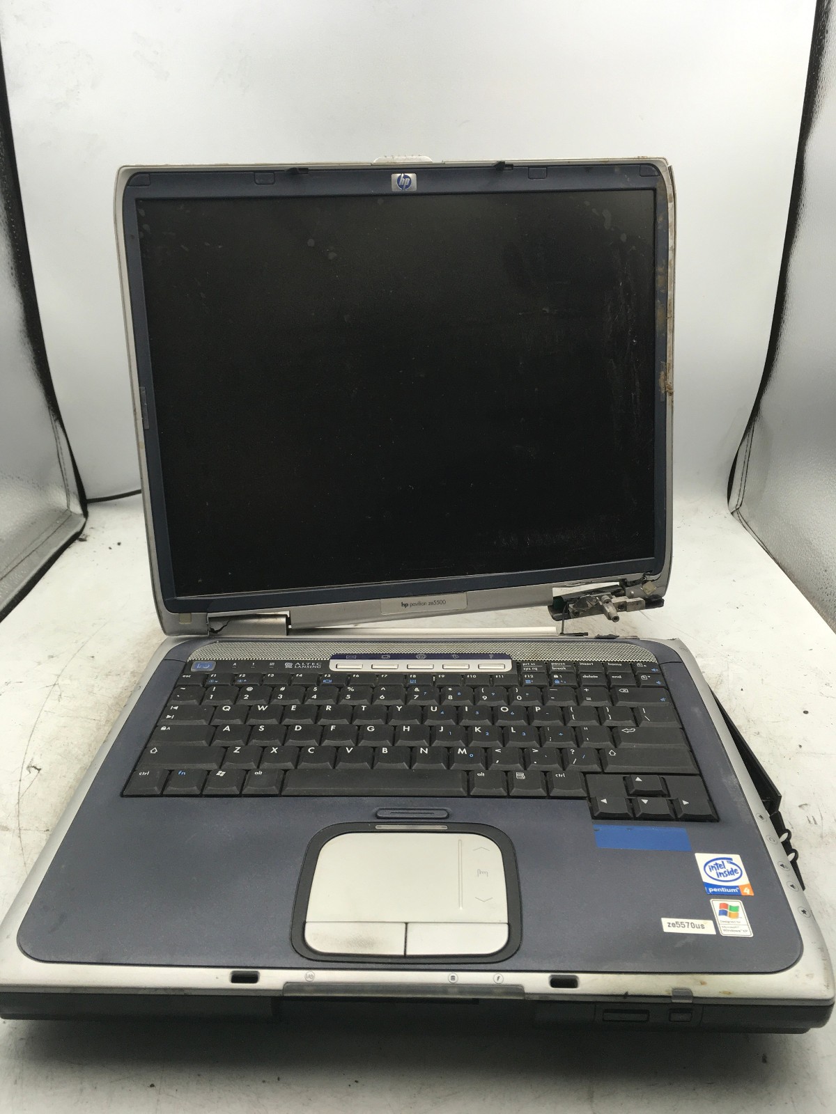 HP PAVILION ZE5500 – FOR PARTS – DAMAGED CASE – INTEL PENTIUM 4 – NO RAM-READ-BB