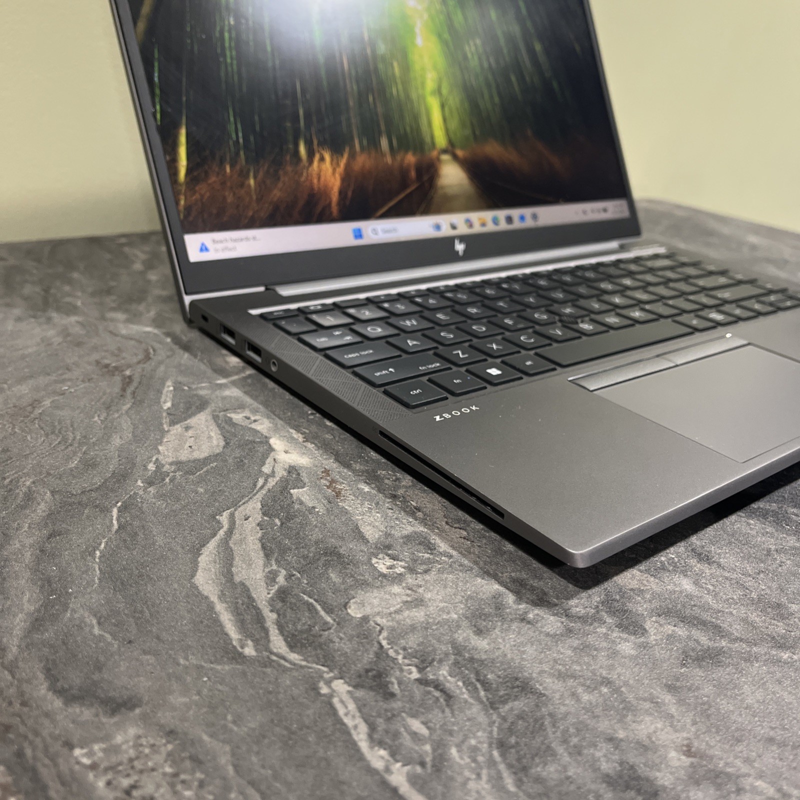 HP ZBook Firefly 14-inch G8 Core i5-1135G7@2.40GHz 256GB SSD 16GB RAM W11 Pro a