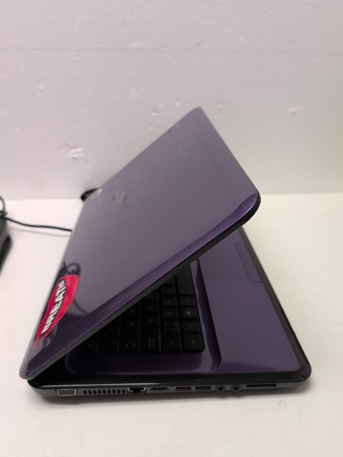 HP PAVILION G6 15.6″ Laptop – AMD E-450 APU/4GB RAM/250GB HDD/ Win XP (*READ) –