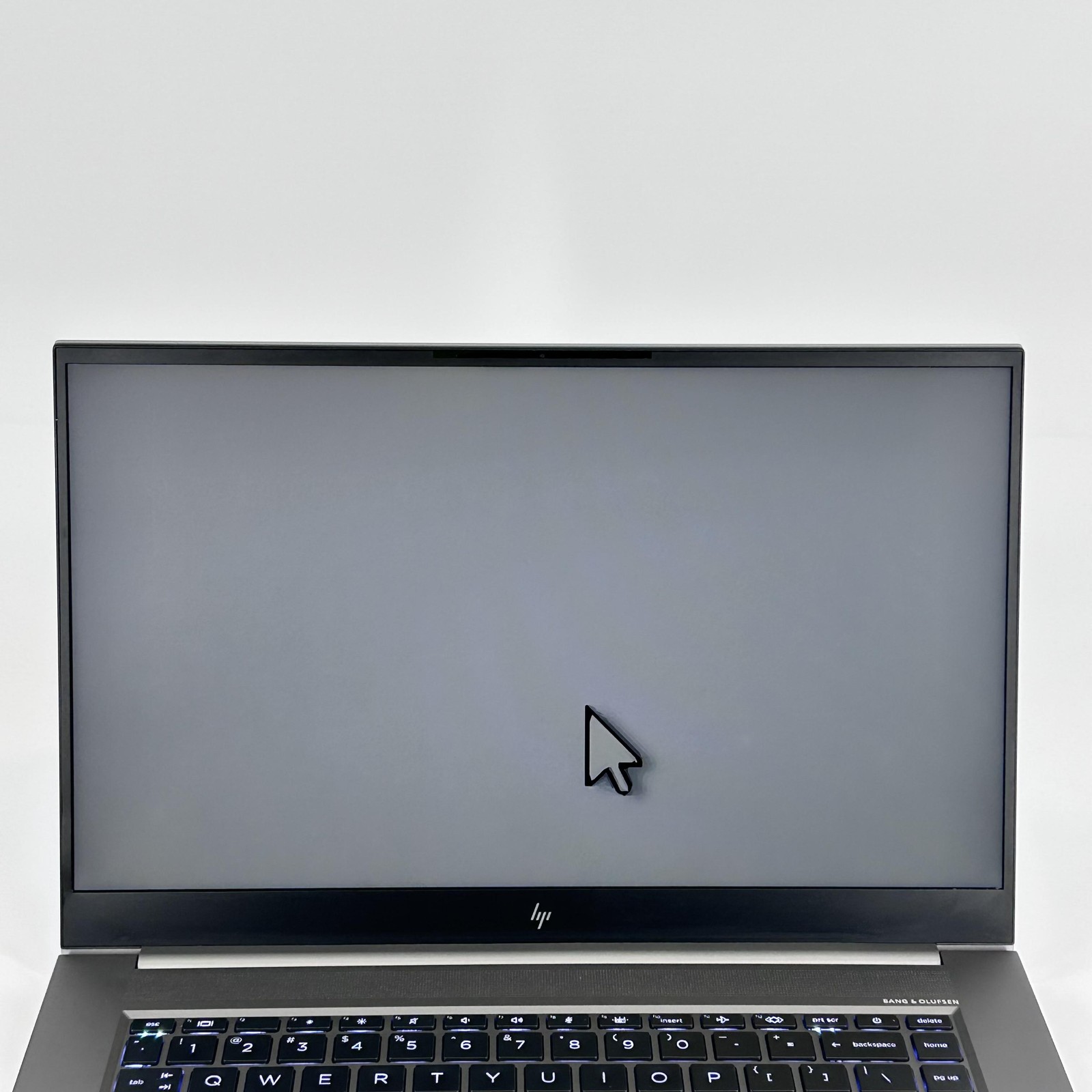 HP ZBook Studio 15 G8 FHD i7-11850H 2.50GHz 32GB 1TB SSD RTX A2000 White Spot