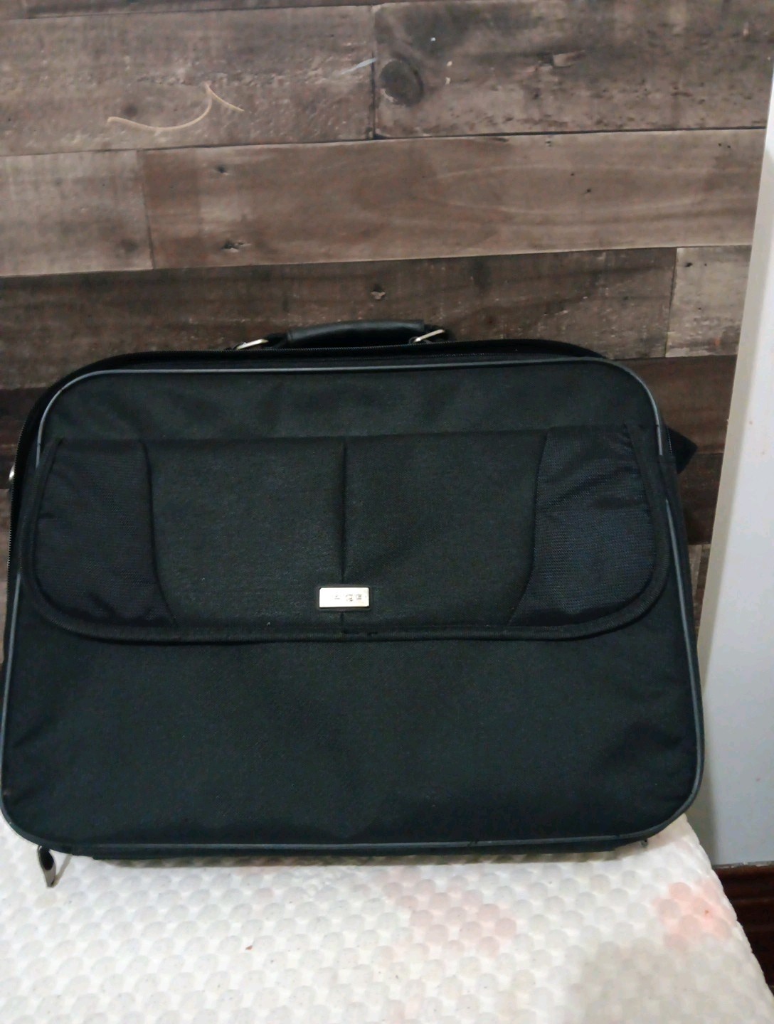 Lenovo IdeaPad 1 15amn7 Lightly Used For Sale with verge carry in case