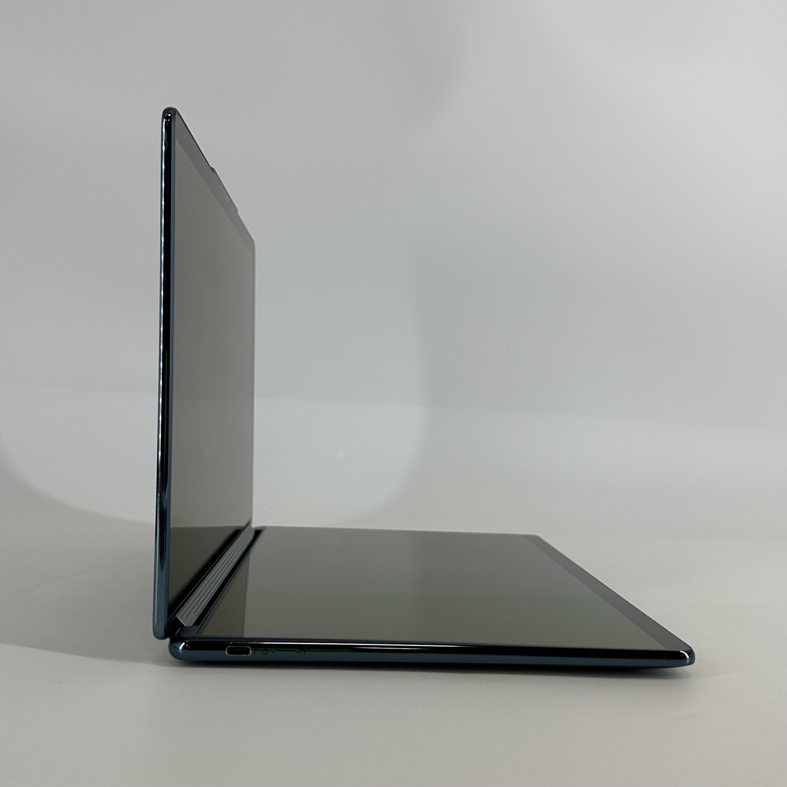 Lenovo Yoga Book 9i 13.3 HD TOUCH 1.7 GHz i7-1355U 16GB 1TB SSD BAD USB-C PORT