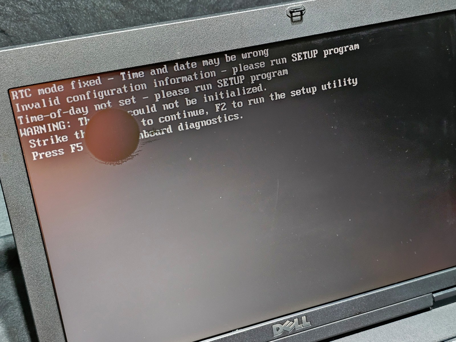 Dell Latitude E5400 Laptop | Screen Damage | 2GB RAM | Vista Basic | No AC | C2D
