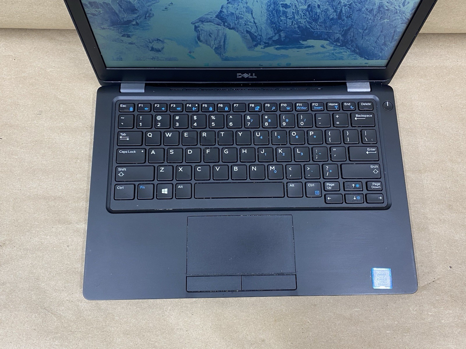 Dell Latitude 5290 – 12.5″ 1366×768 – i5-8350U – 4GB – 128GB SSD – Win 11 Pro