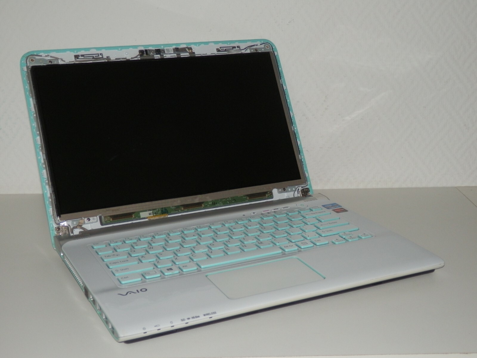 SONY Laptop SVE14AG15M, Intel Core i3-3110M, 14″ Zoll AMD Radeon, Unvollständig