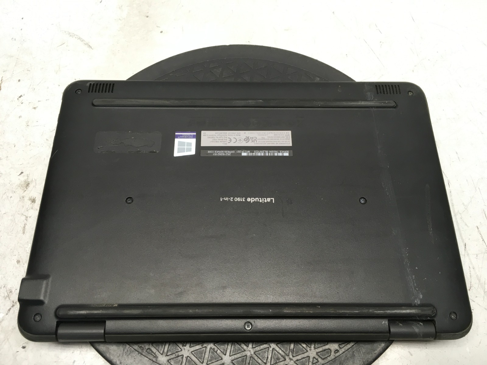 Dell Latitude 3190 2-In-1 Intel Pentium Silver N5000 1.1GHz 4 GB NO HDD