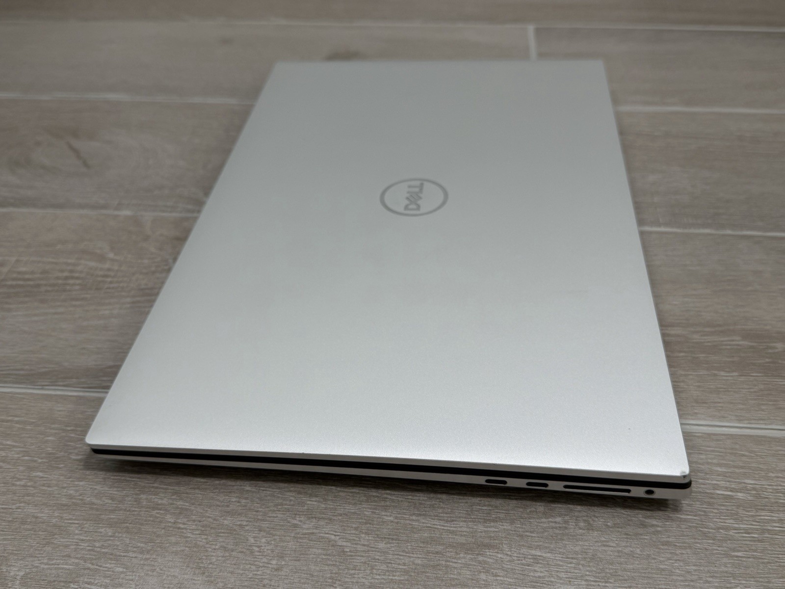 Dell XPS 17 9700 Touch Laptop Core i7-10875H GeForce RTX 2060 16GB RAM 1TB SSD