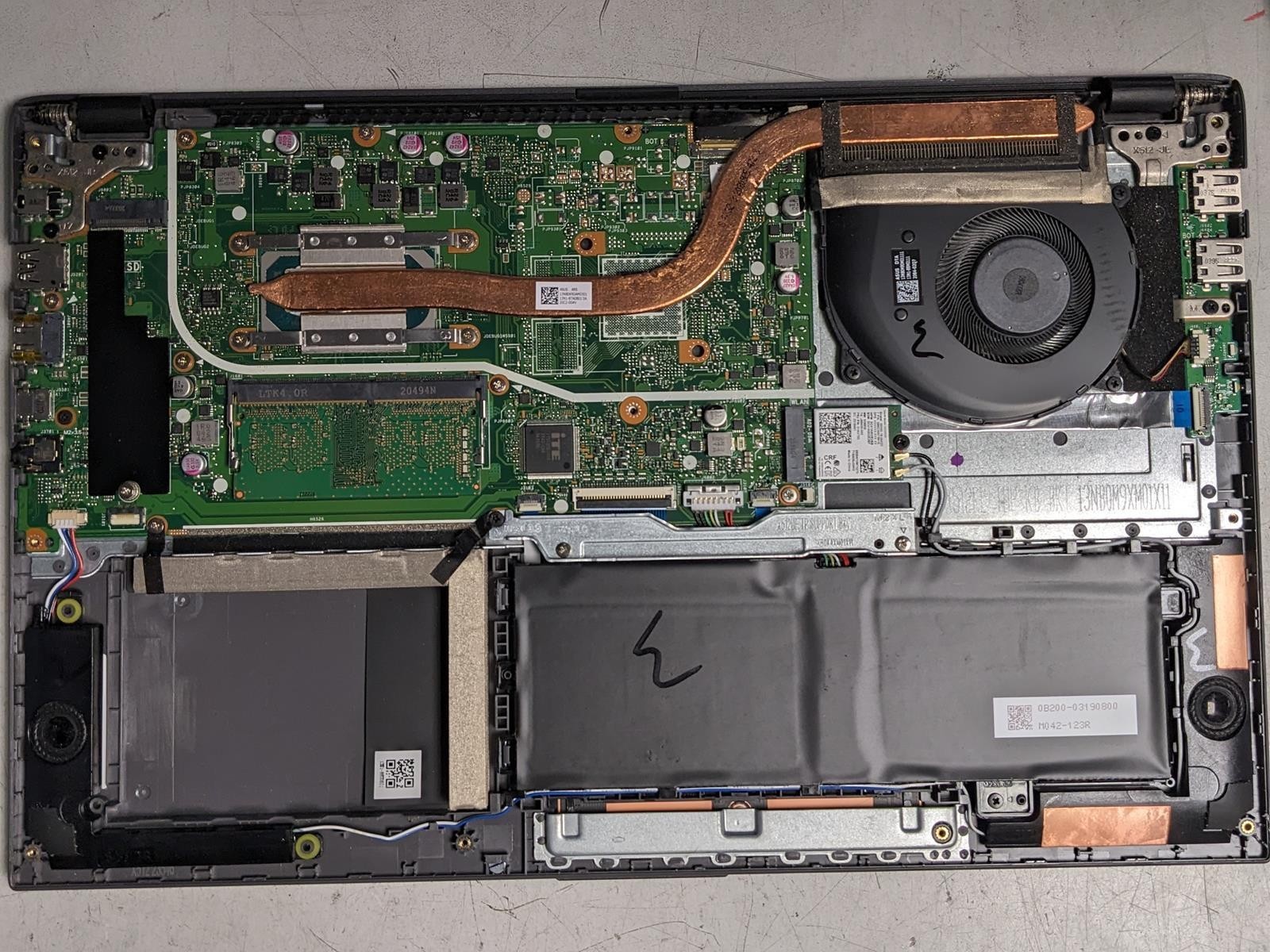 ASUS VIVOBOOK F512J i3-1005G1 @ 1.20 GHz, 12GB RAM, NO HDD/OS – (FOR PARTS)