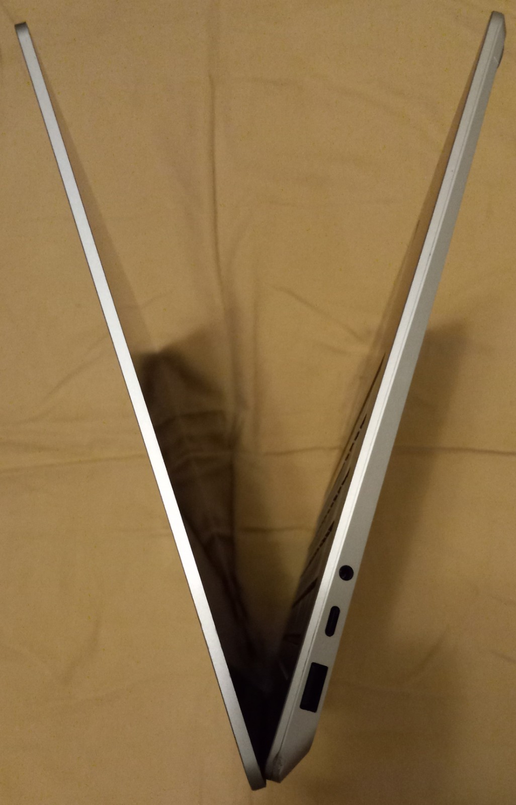 Microsoft Surface Laptop 3 15″/i5-1035G7, 1.2ghz/8GBram 256GB SSD -2 issues**