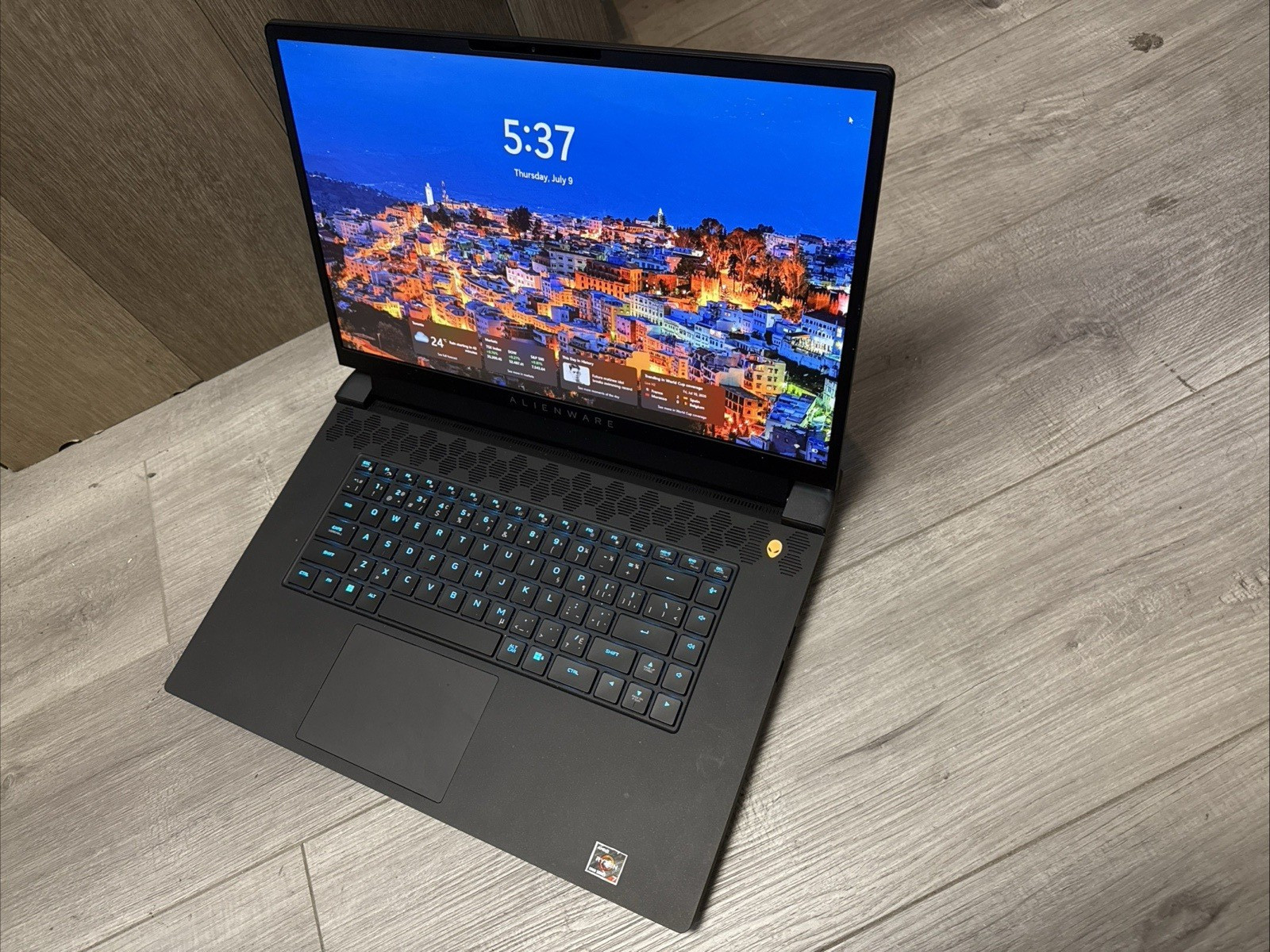 Dell Alienware m17 Ryzen Edition R5 Laptop (2022), 17.3″ 1920×1080 FHD, Ryzen
