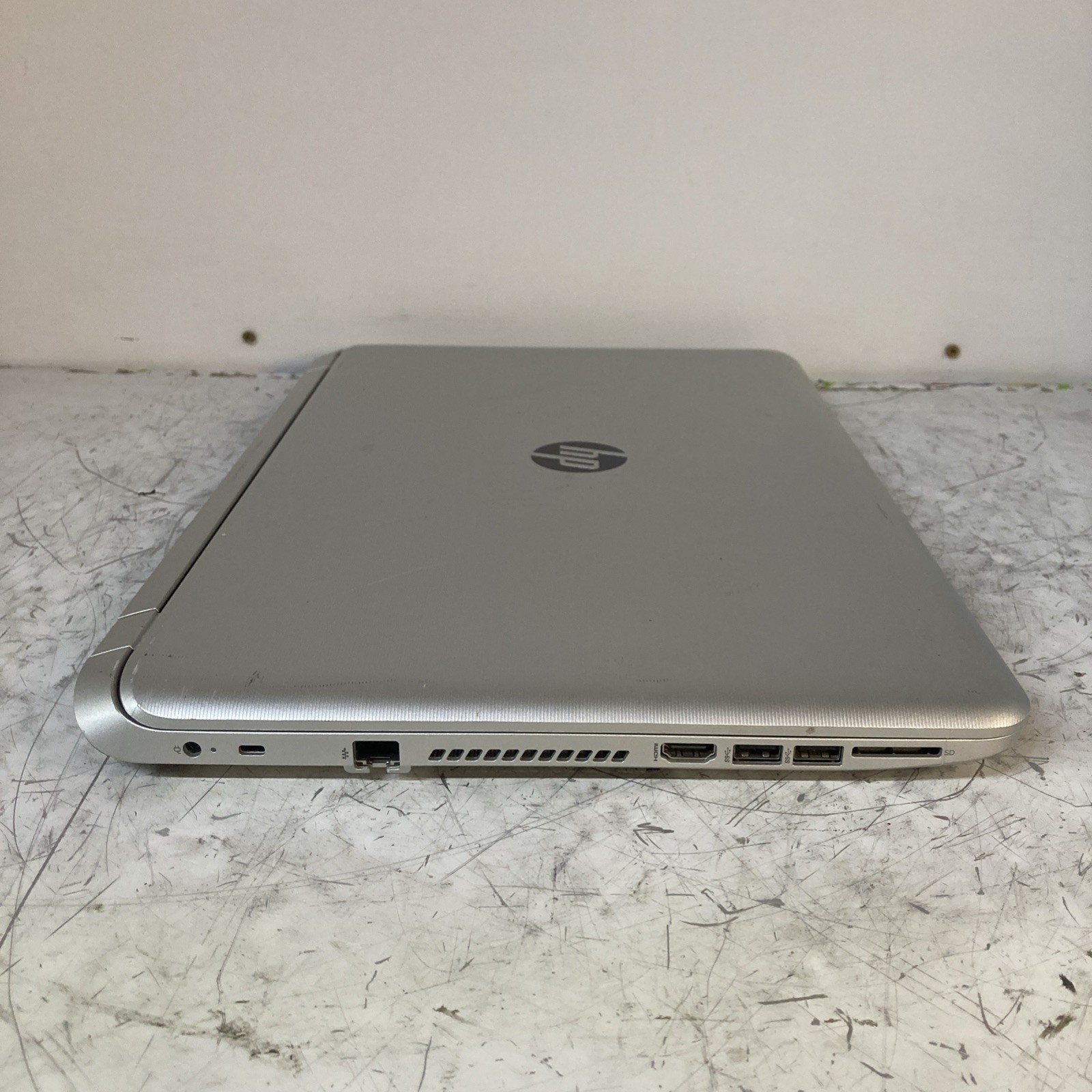 HP Pavilion 17-f053us AMD A8-6410 AMD Radeon R5 2GHZ 8GB NO HDD Boot to BIOS