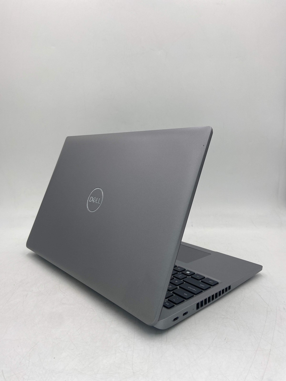 Dell Latitude 5550 15.6″ Intel Core Ultra 5 1920 x 1080 Windows 11 Pro 512GB SSD