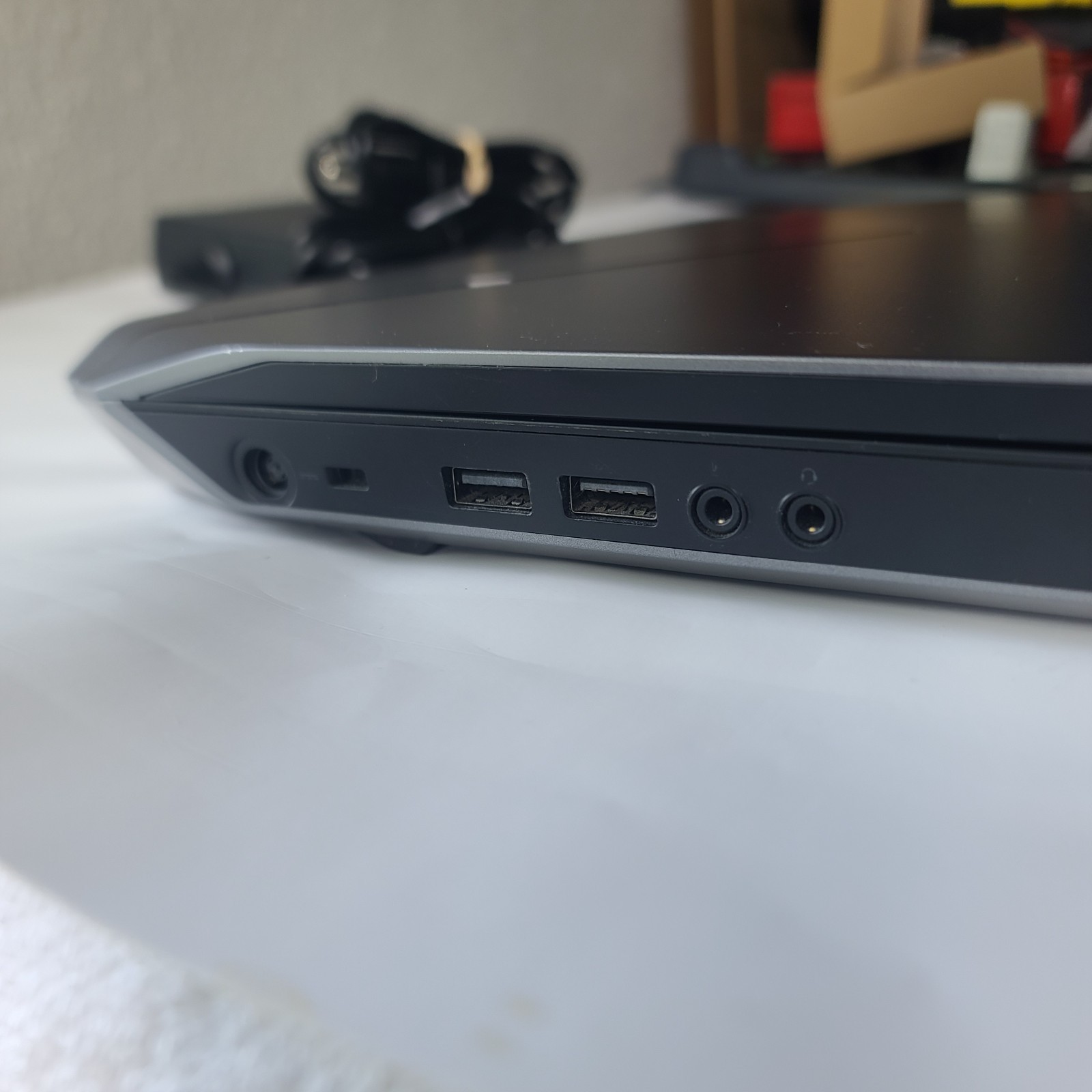 Alienware 17 R3 i7-6700HQ, GTX 970M 256GB SSD 1TB HDD Read Description