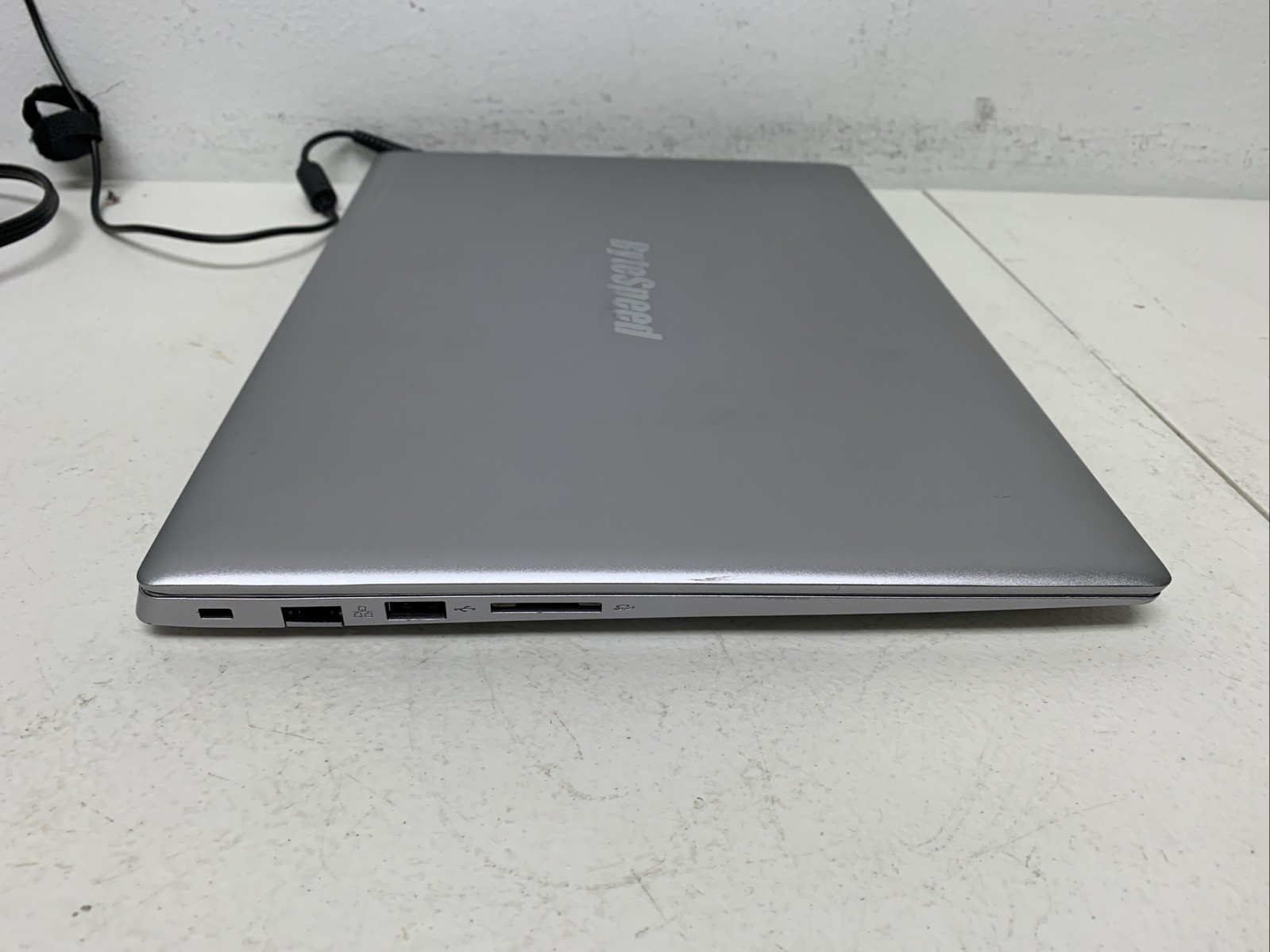 ByteSpeed W1 15.6″ i3-8130U 8GB Ram 256GB SSD Windows 11 Pro
