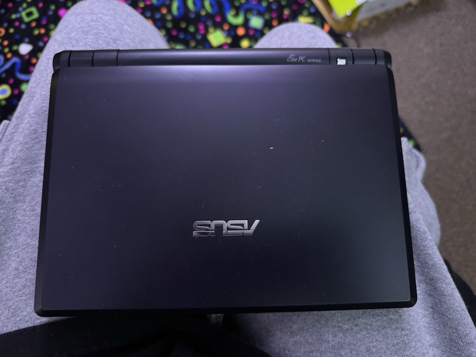ASUS Eee PC 900 Vintage Netbook – Windows XP – Charger & Case Included
