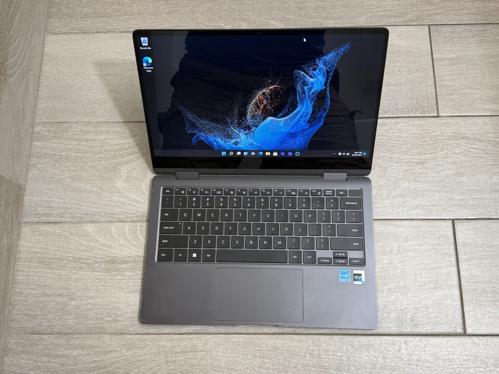 Samsung Galaxy Book2 13.3″ – AMOLED – Core i5-1235U 8GB RAM 256GB SSD Touch