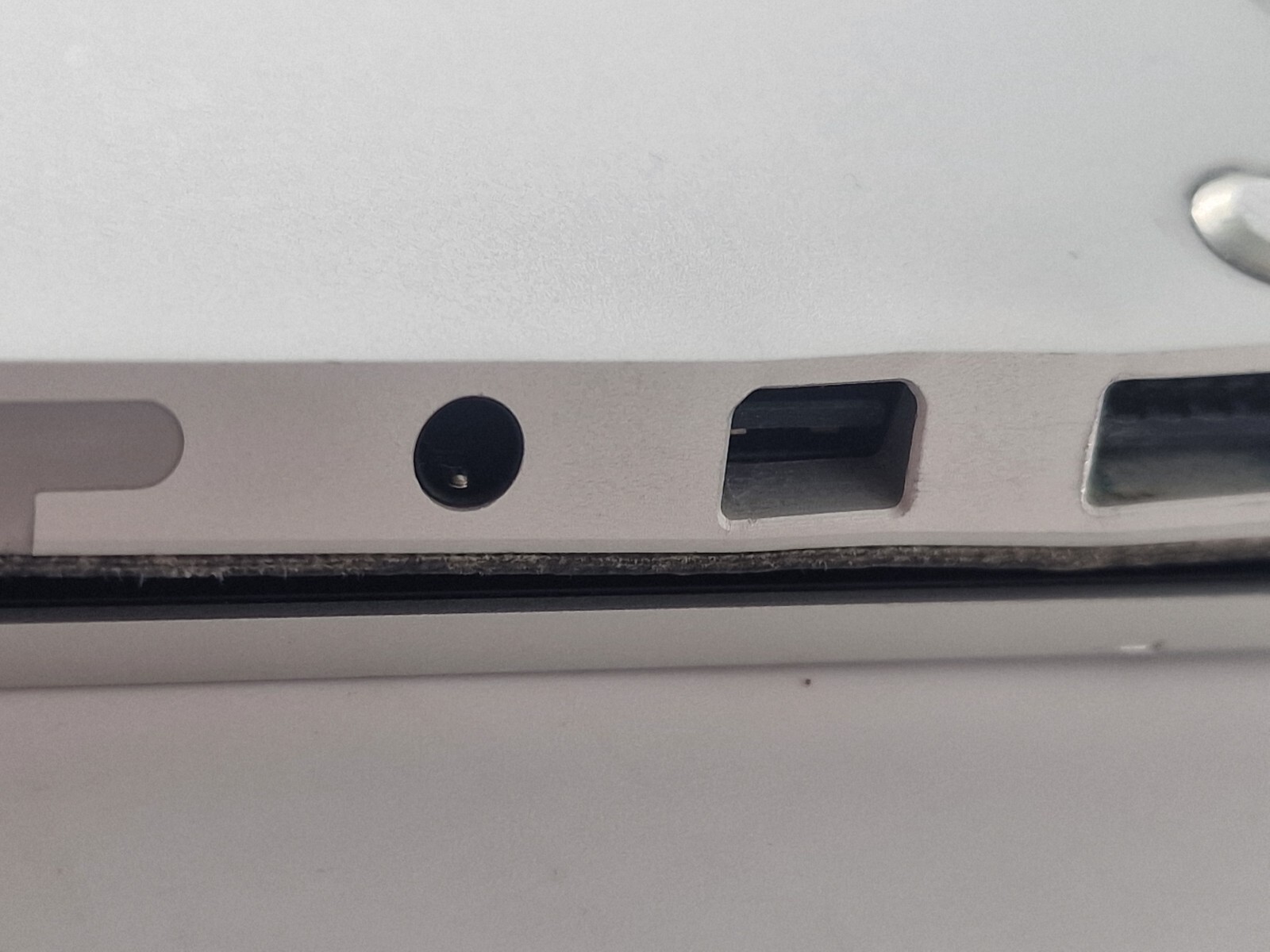 Microsoft MS Surface 2 1769 13.5 Intel i5 8GB 128GB No OS 020341484457