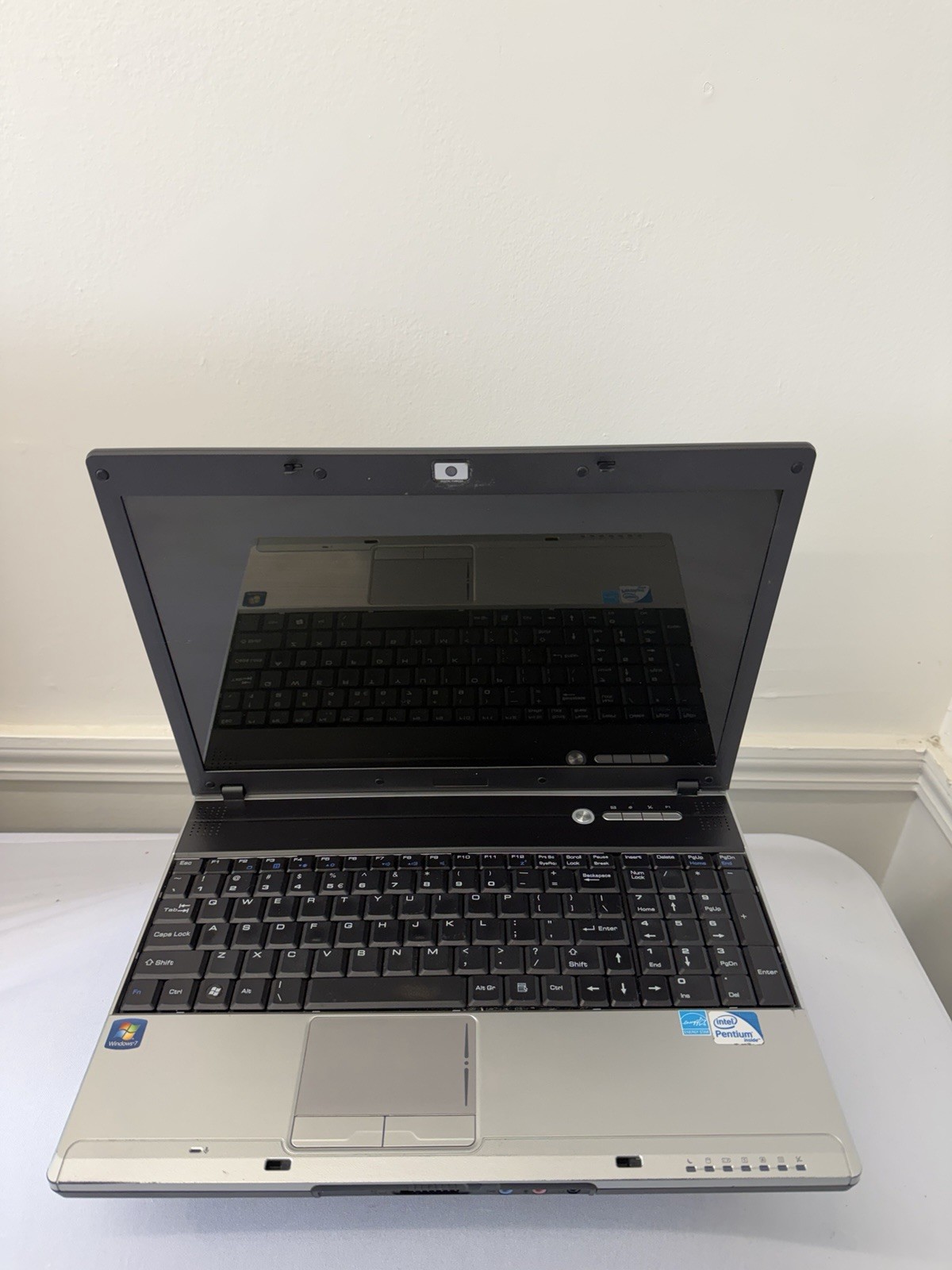 Nobilis MS-163K Laptop – Screen Yellowing -Intel Pentium T4300 – Read Des