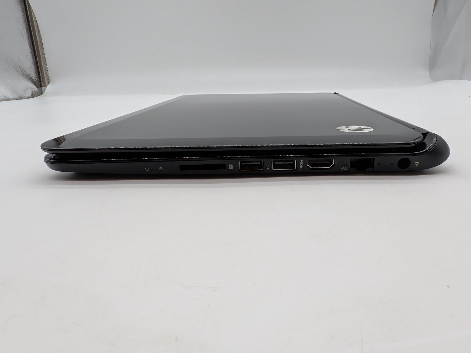 HP Pavilion SleekBook 14-b109wm 14” – Intel Celeron 1.6GHz – Bad Charge Port