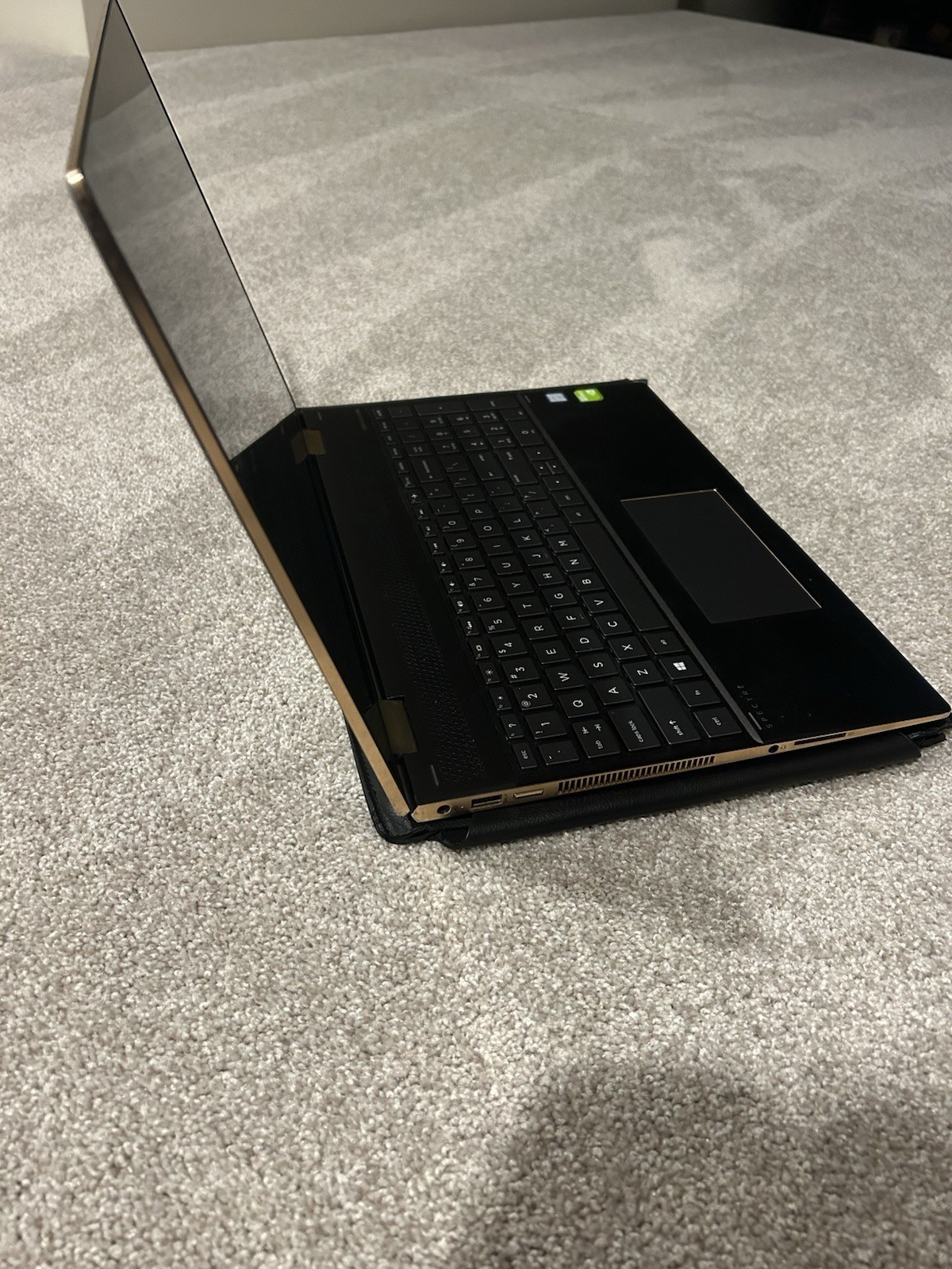 HP Spectre Convertible 2-in-1 Laptop Intel Core i7 16″ Touchscreen Black Gold