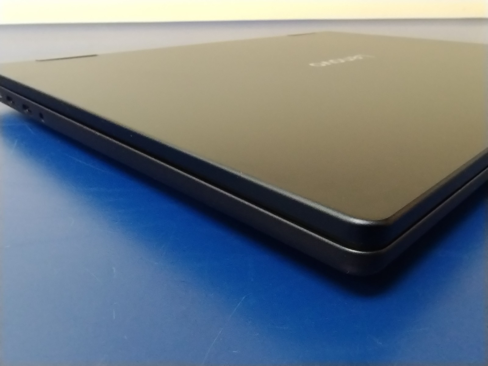 LENOVO IdeaPad 5 2-in-1 14AKP10 AMD Ryzen AI 7 350, 2.00 GHz 16 GB RAM 1 TB NVMe