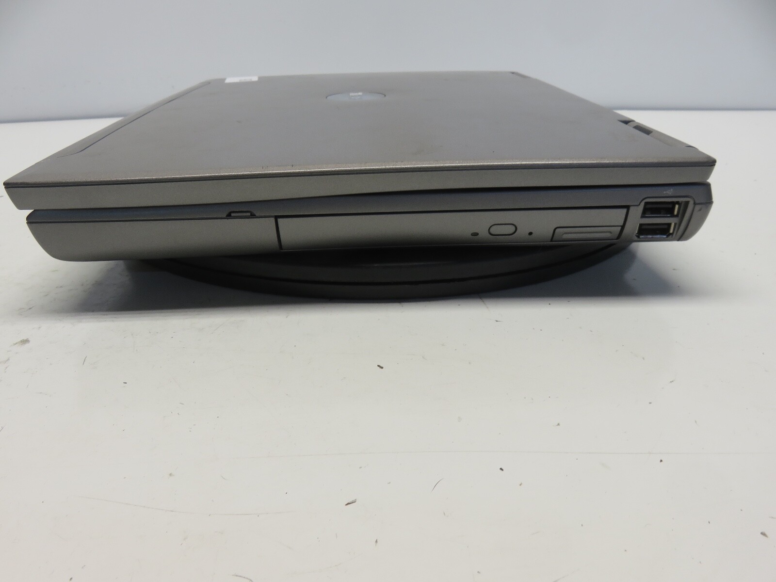Dell Latitude D610 Pentium M 1.86 GHz 1GB 40 GB WIN XP No Batt