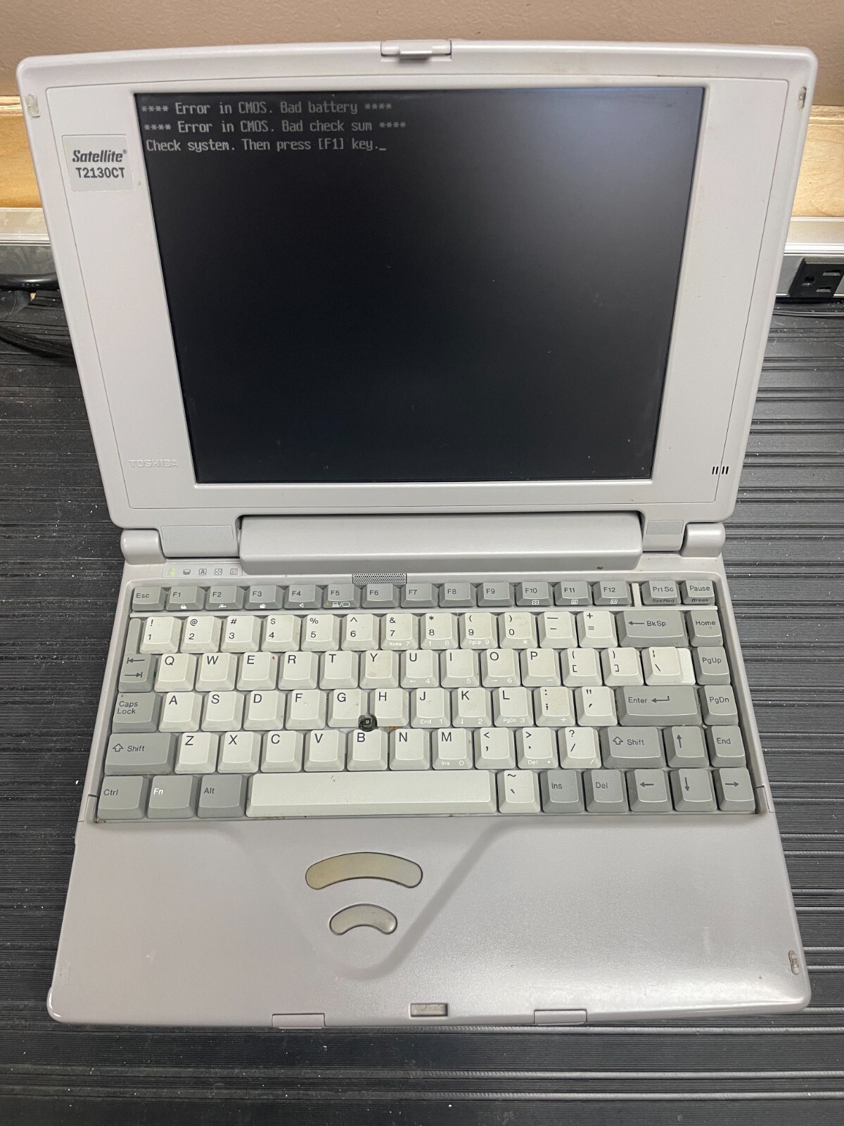 VINTAGE Toshiba Satellite T2130CS 10.4″ display Intel 16MB Ram, For Parts AS IS