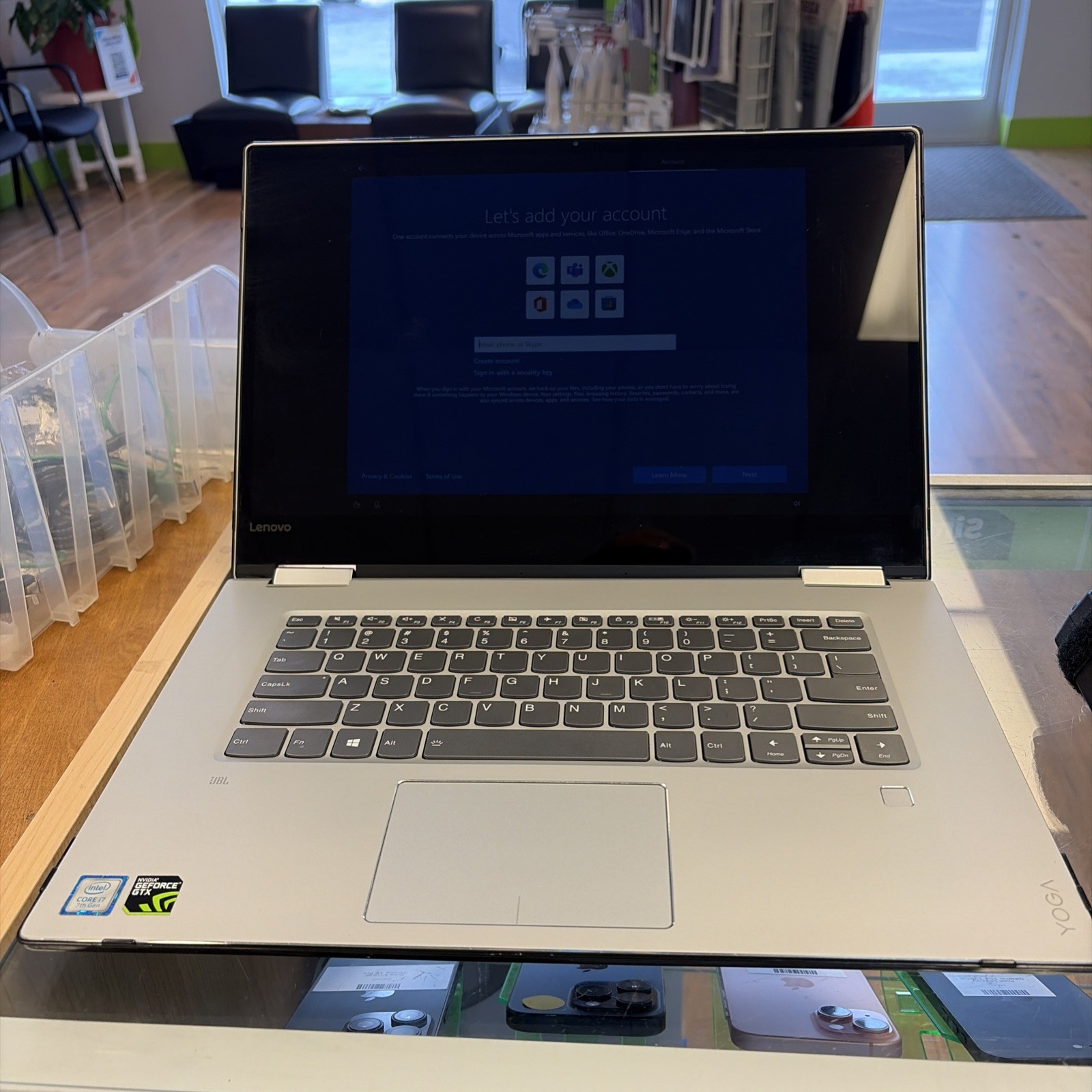 Lenovo Yoga 720-15IKB Core i7-7700HQ Nvidia GTX 1050 16GB RAM 512GB SSD Win10Pro