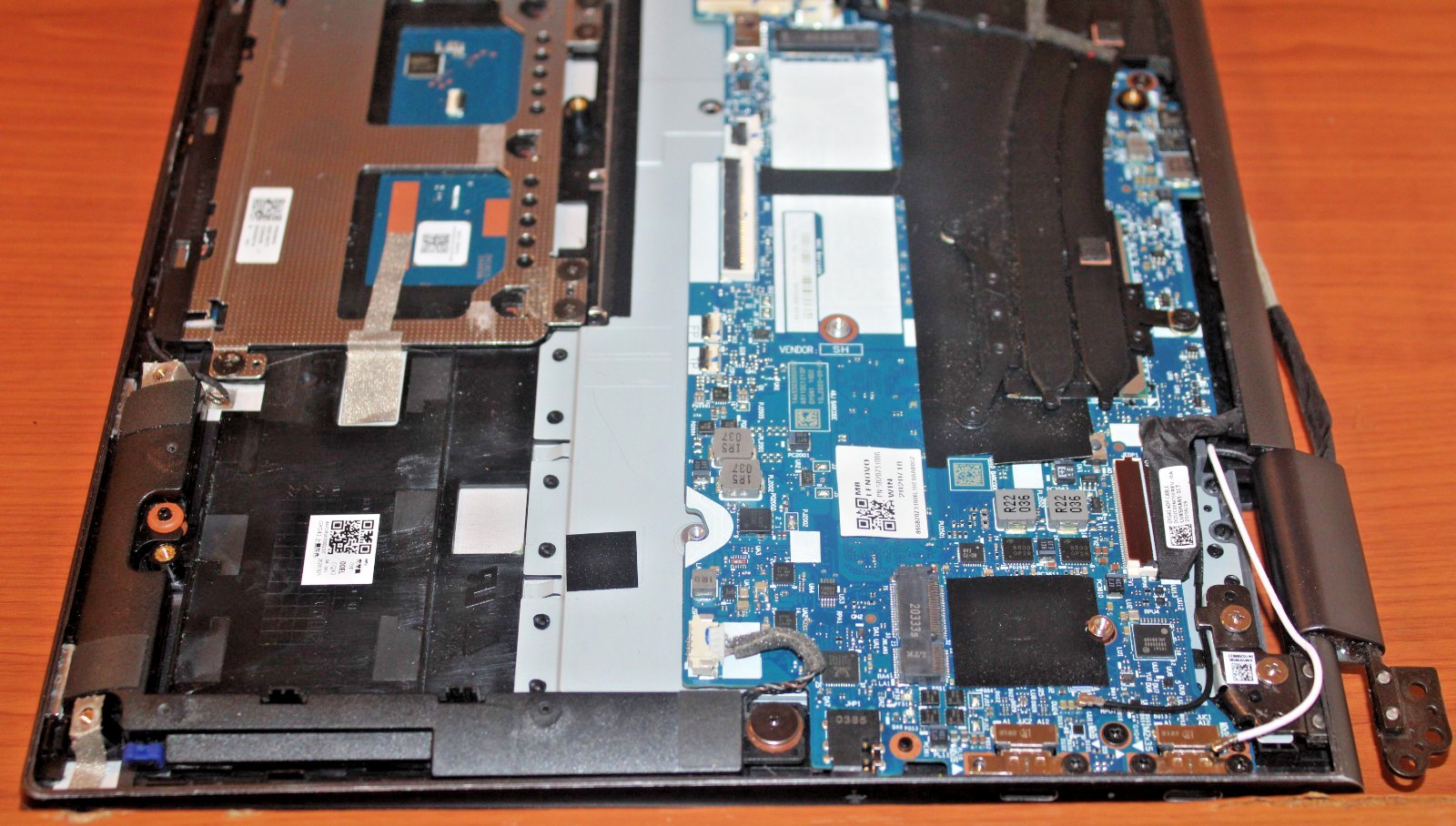 LENOVO YOGA 714ILT5 2 IN 1 FOR PARTS UNTESTED MISSING A LOT OF PARTS.