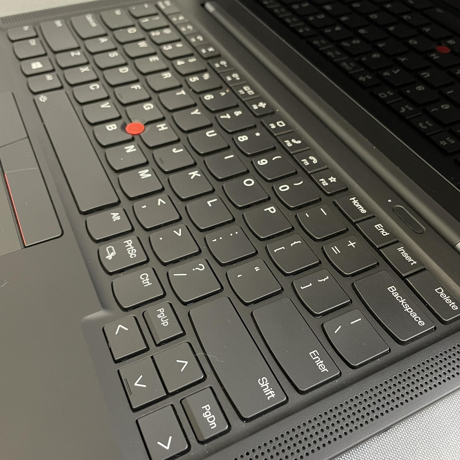 Lenovo ThinkPad X1 Carbon Gen 9, Core i7-1185G7 16GB 512GB NVMe, Windows 11 Pro