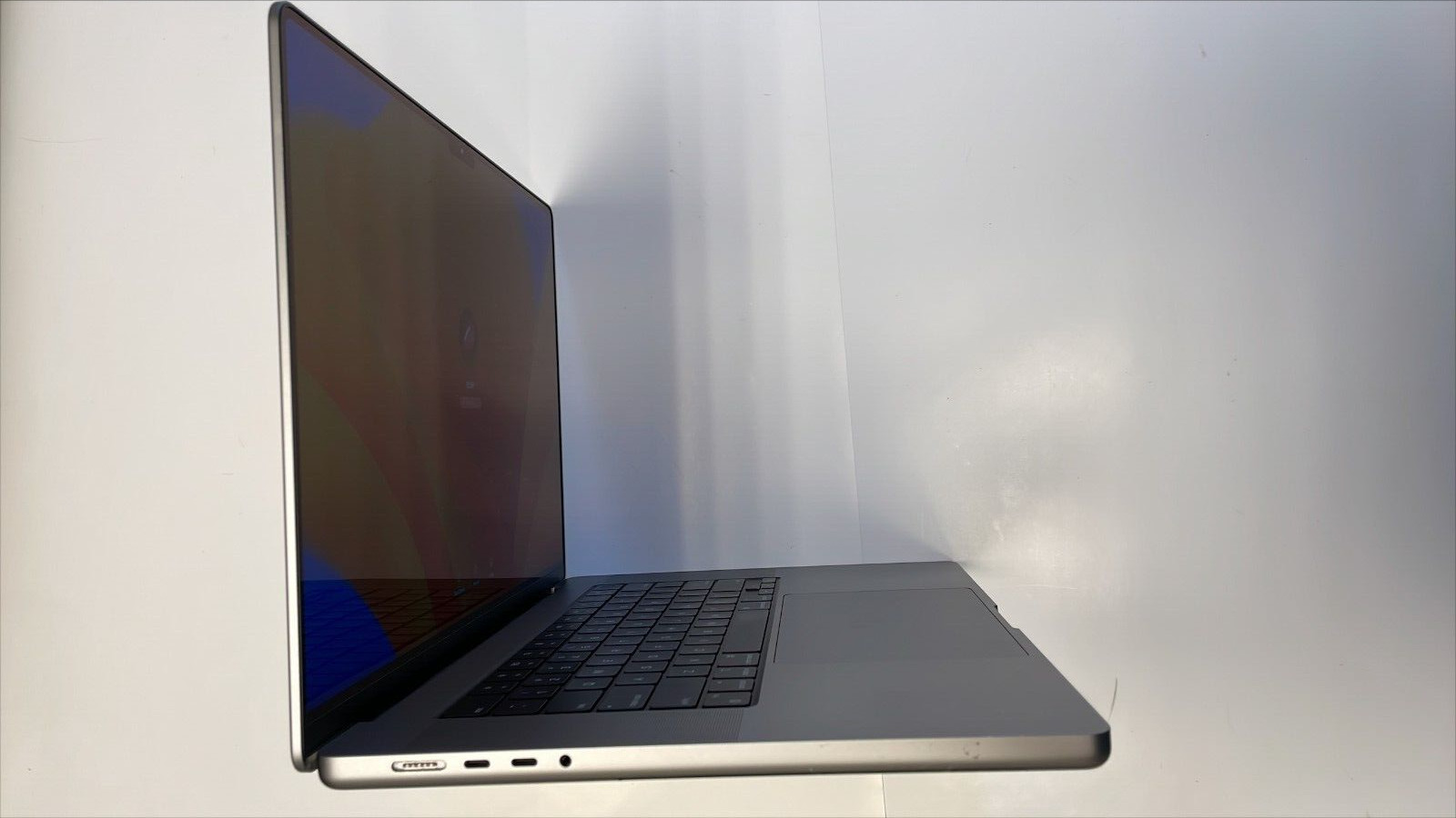 Apple MacBook Pro M1 MK183LL/A 16GB RAM 512GB SSD 16In Retina XDR 1800 x 1200