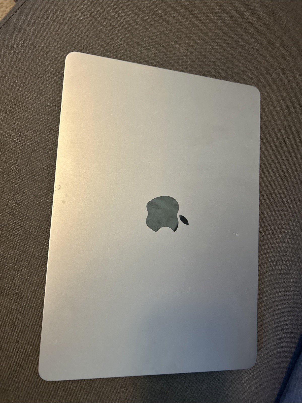 MacBook Air 13” 2024 Apple m3 Model. Very New Condition